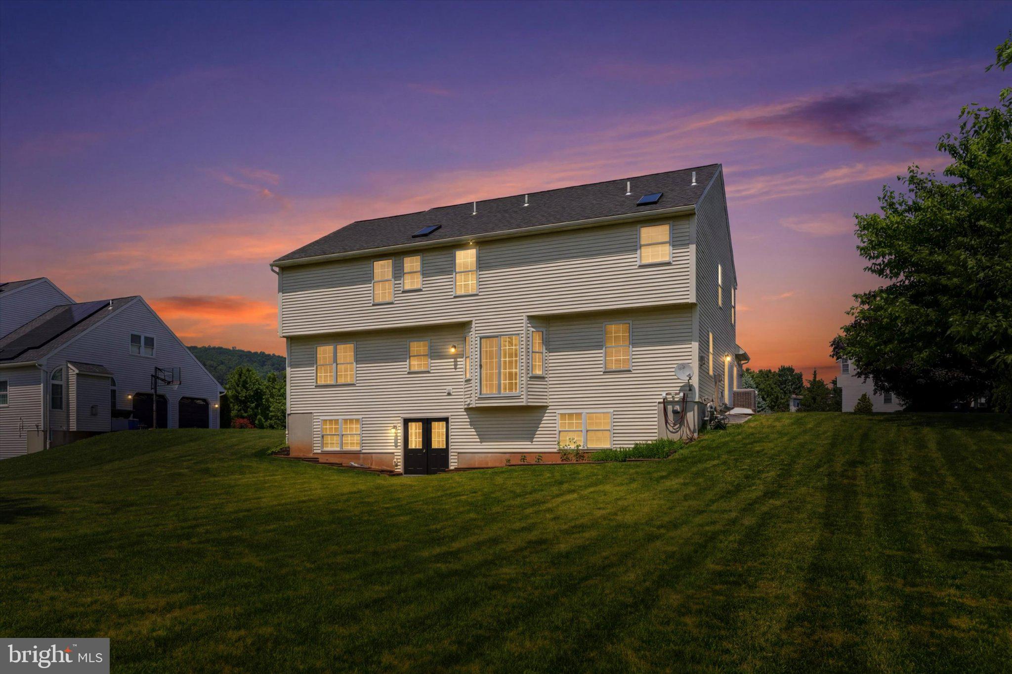 WOODS EDGE - Residential