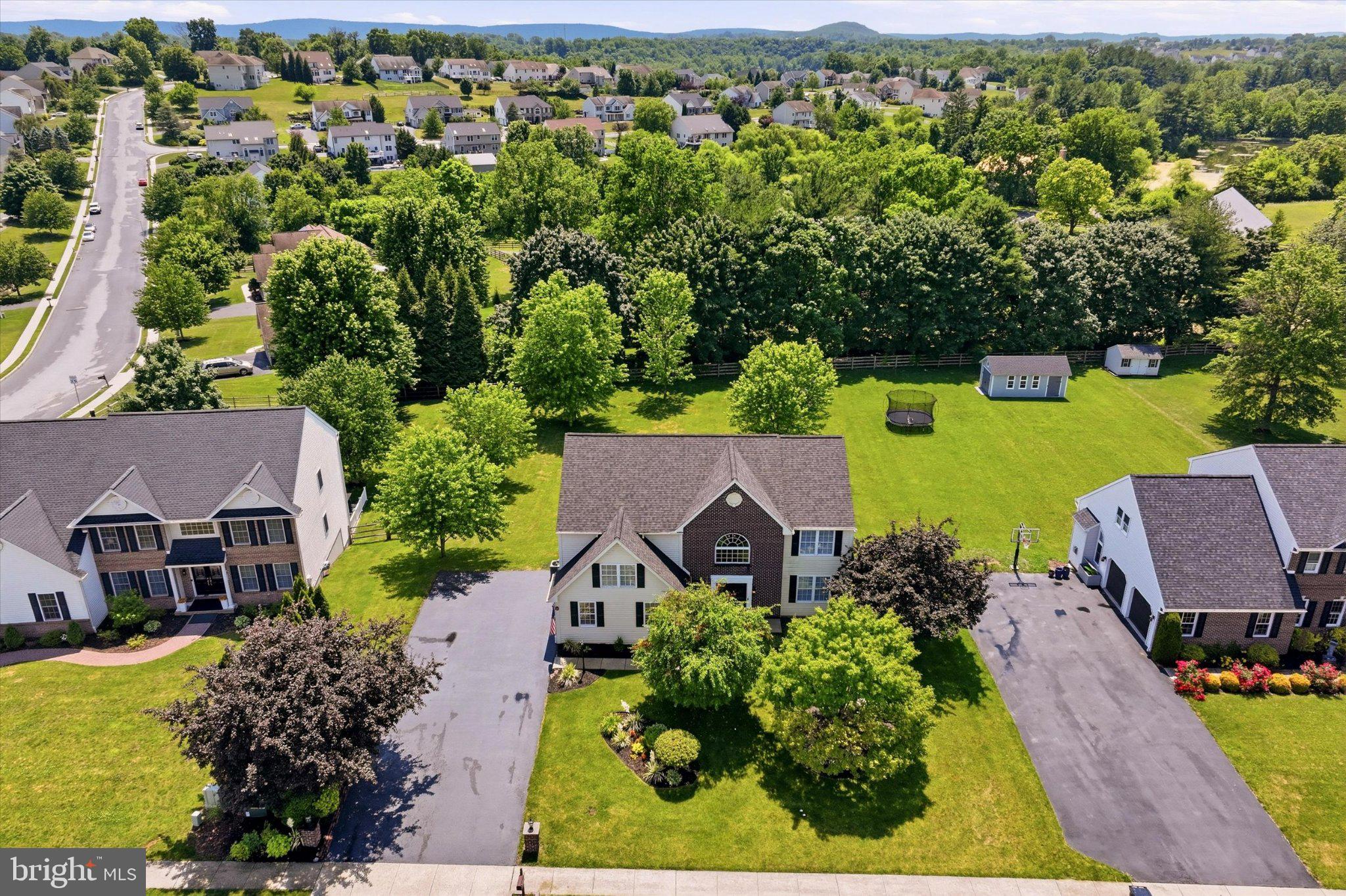 WOODS EDGE - Residential
