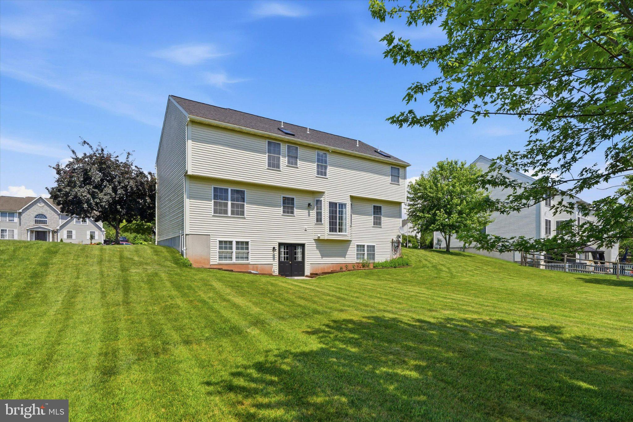 WOODS EDGE - Residential