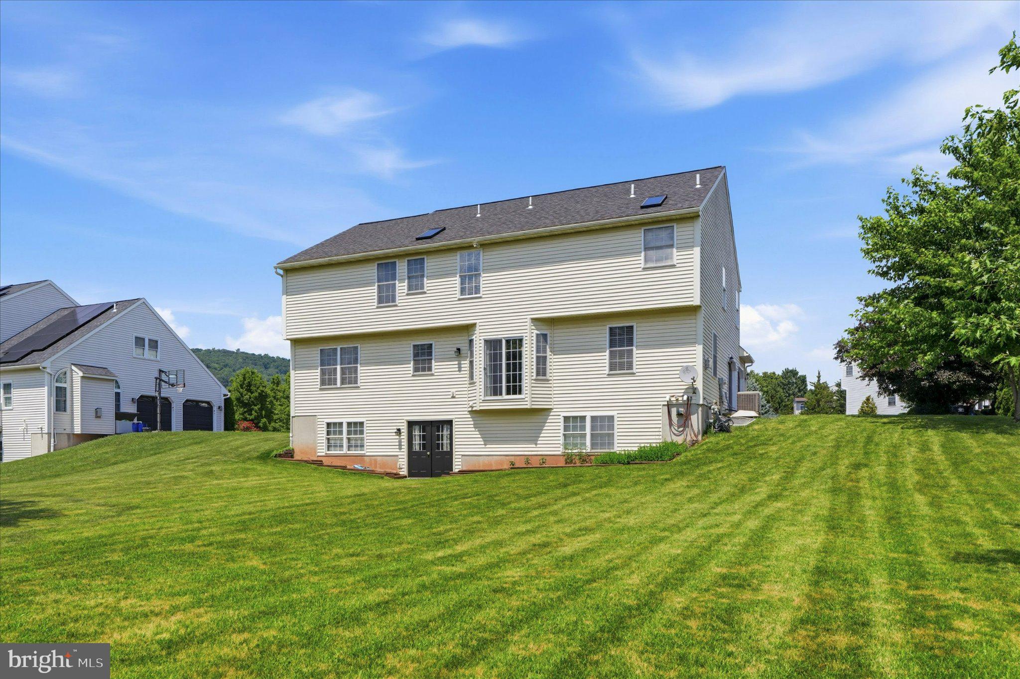 WOODS EDGE - Residential