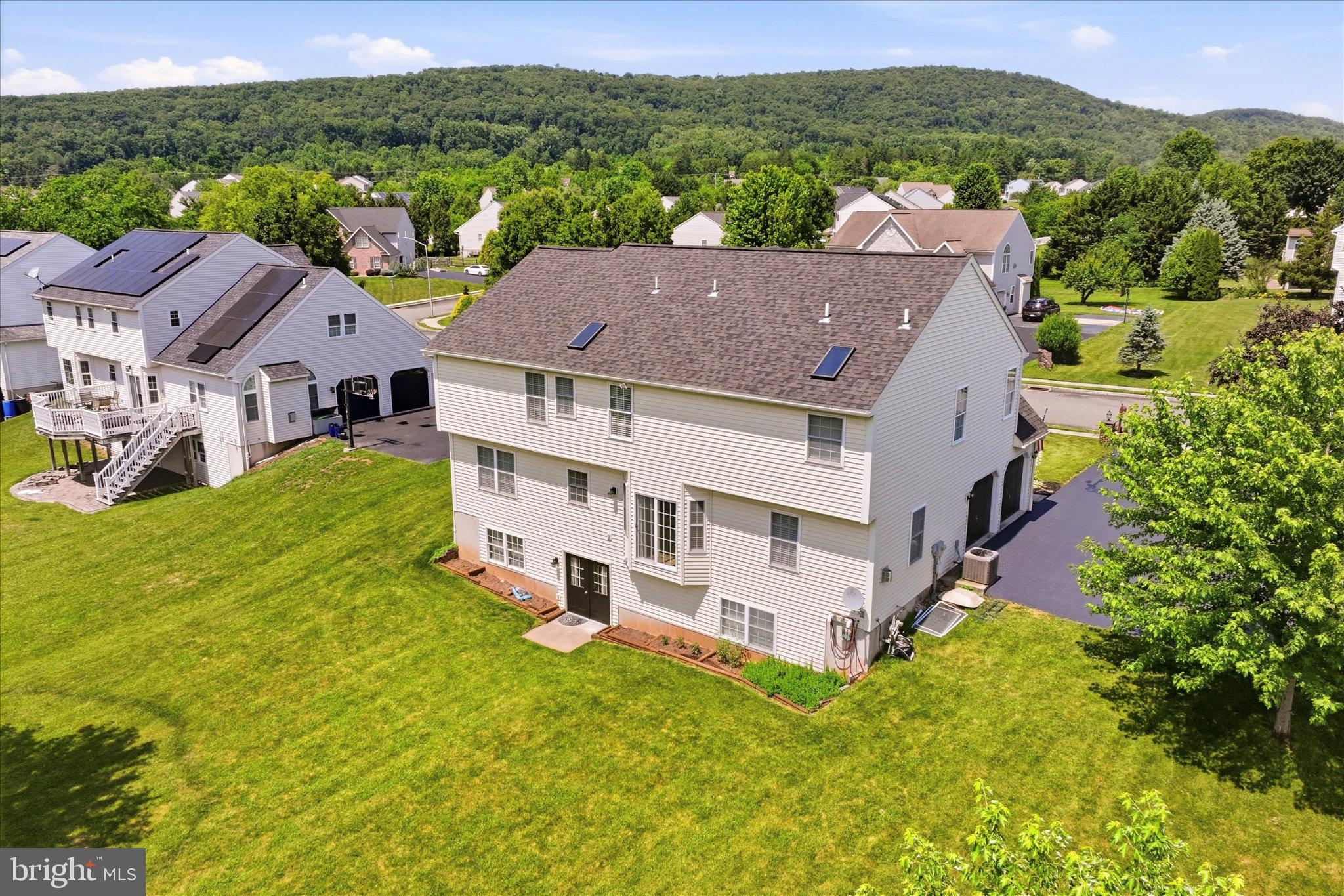 WOODS EDGE - Residential