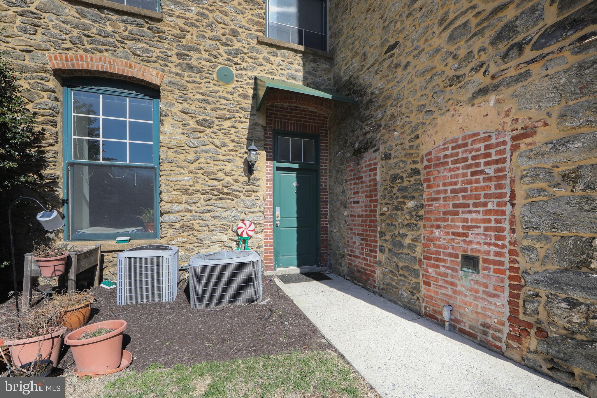 ROXBOROUGH - Residential
