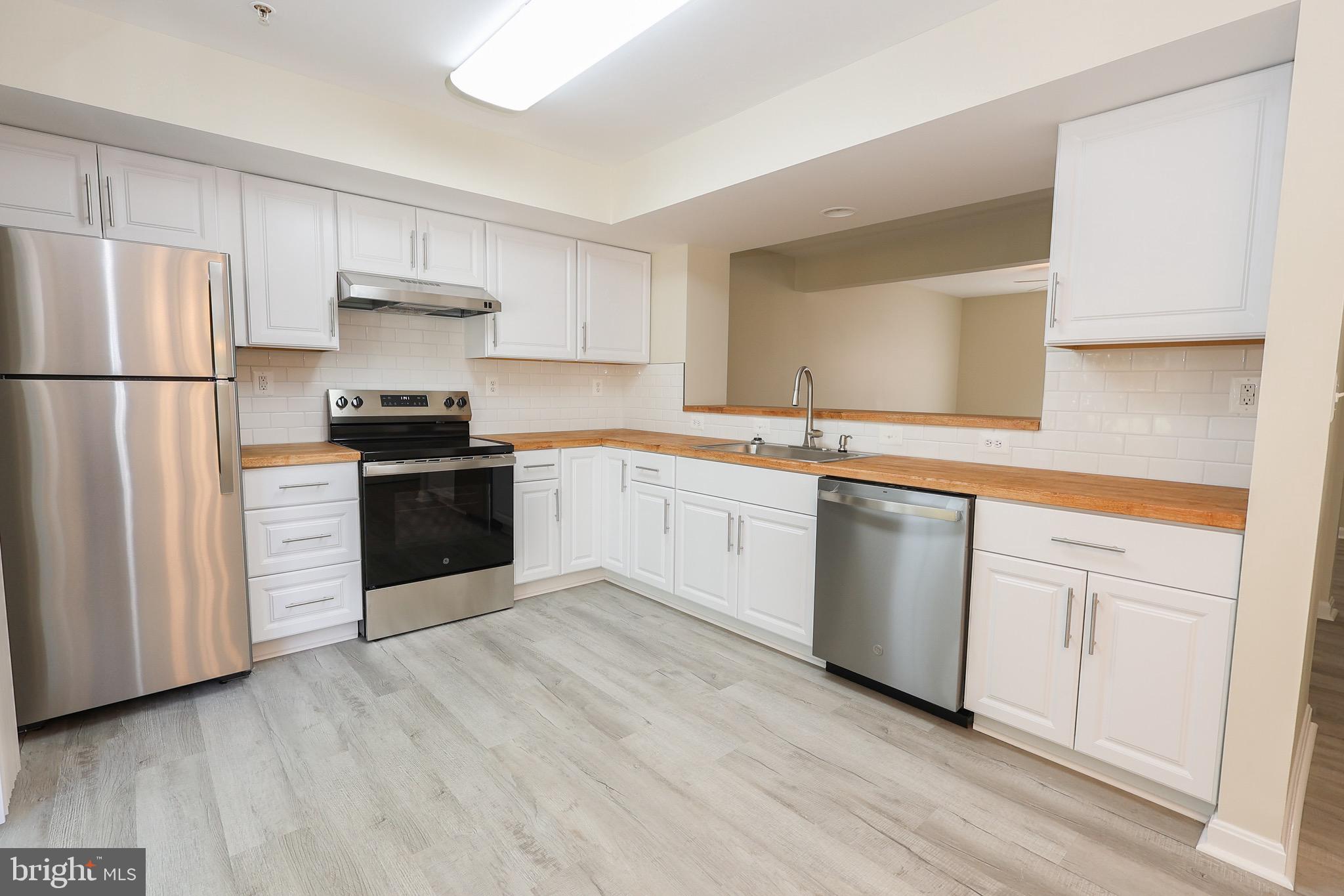 THE TOWNES AT WESTBURY - Residential