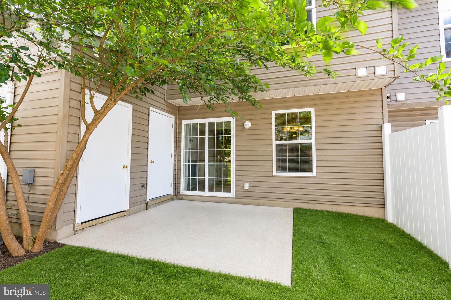THE TOWNES AT WESTBURY - Residential