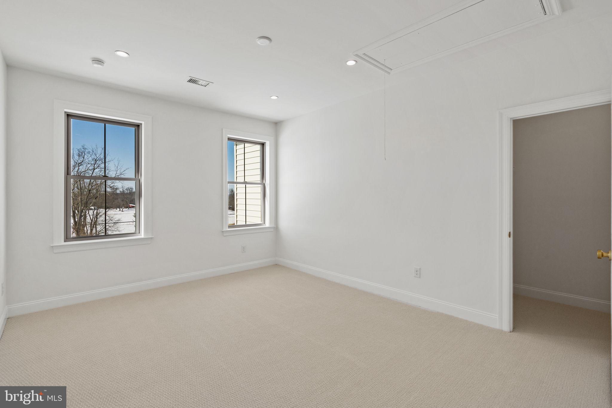 ESTATES AT STONECLIFF - Residential