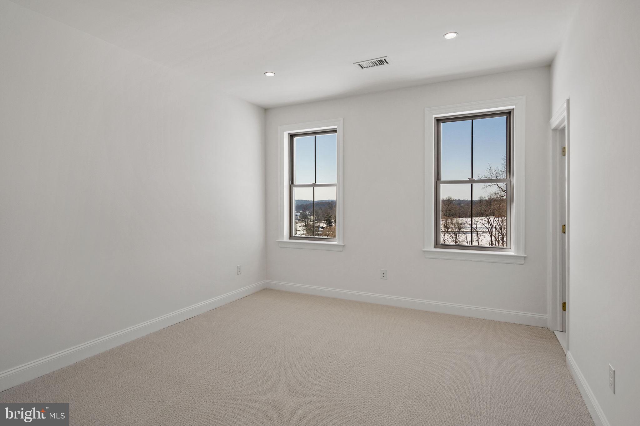 ESTATES AT STONECLIFF - Residential