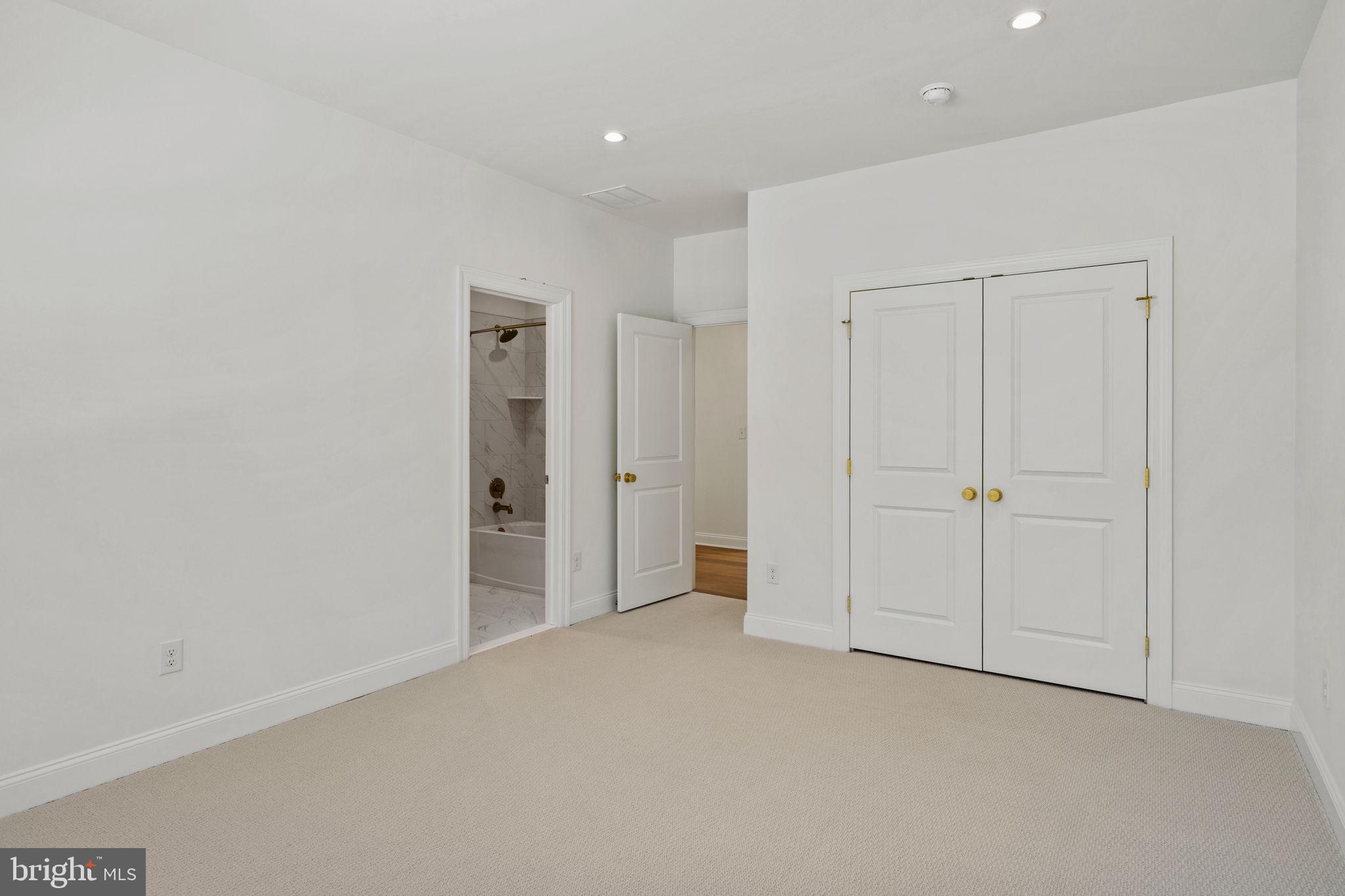ESTATES AT STONECLIFF - Residential