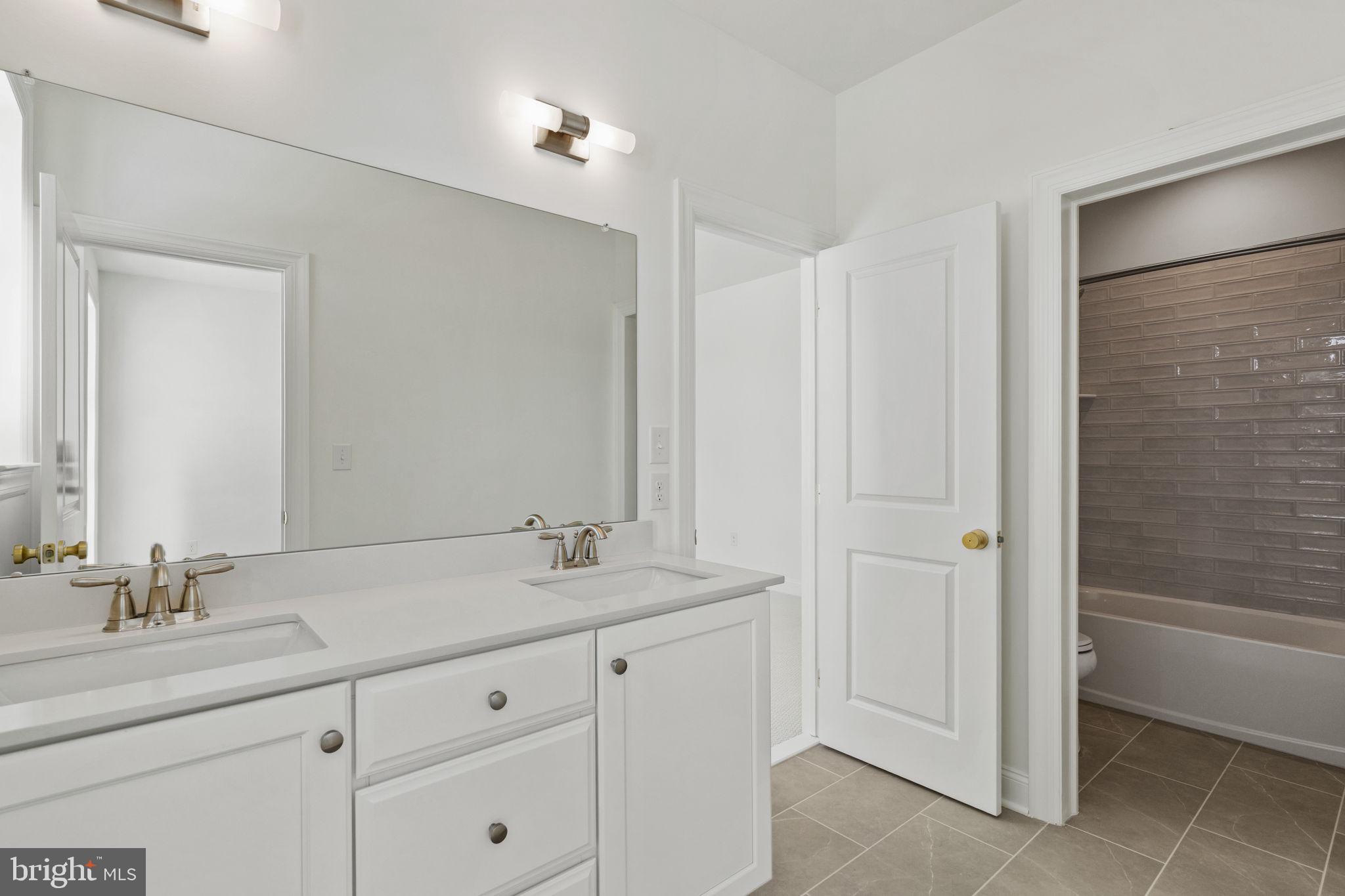 ESTATES AT STONECLIFF - Residential