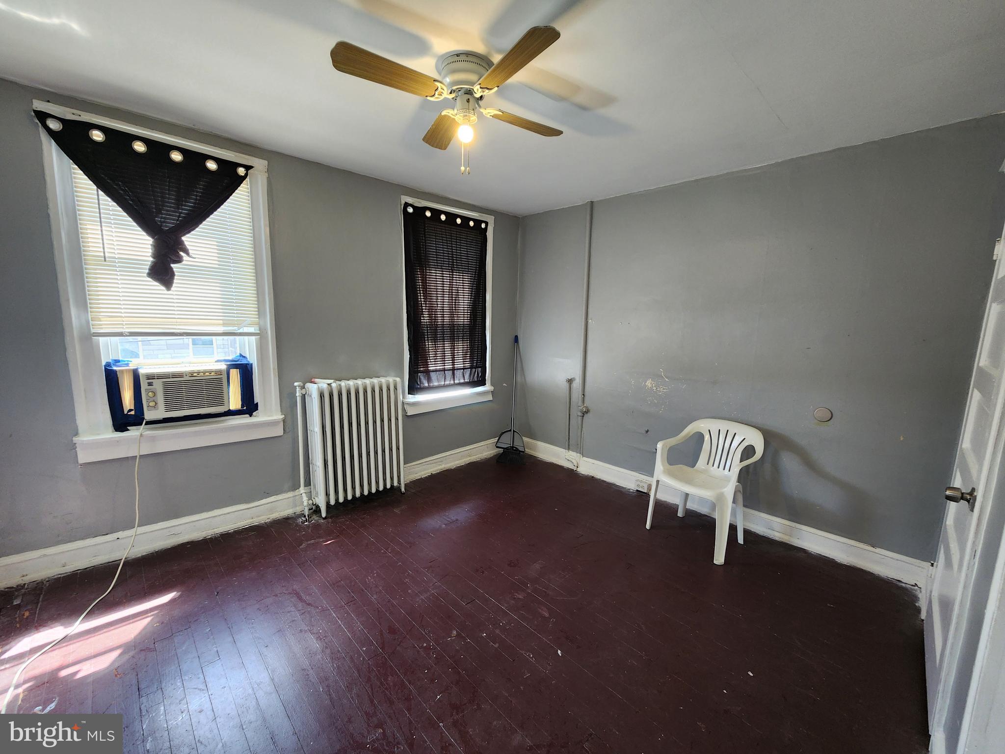 ELLWOOD PARK - Residential