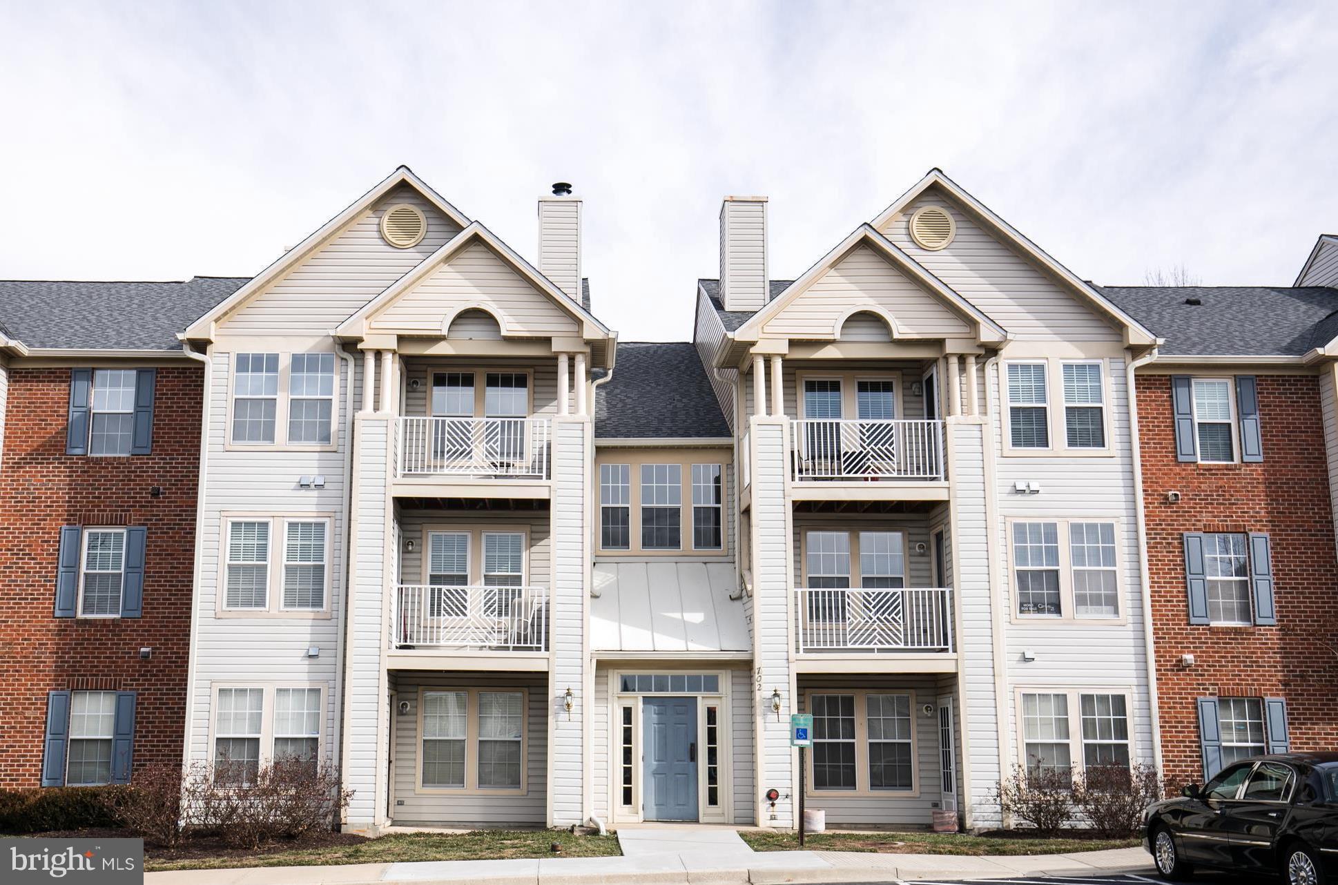 Penthouse condo with vaulted ceilings and dual masters! This 2 bed and 2 bath has tons of natural light.  Balcony overlooks walking trails and tennis courts.  Laundry in unit!  Close to community pond, pools, nature preserve and shopping.  Convenient commuter routes to Ft. Meade, DC, Baltimore or Annapolis.