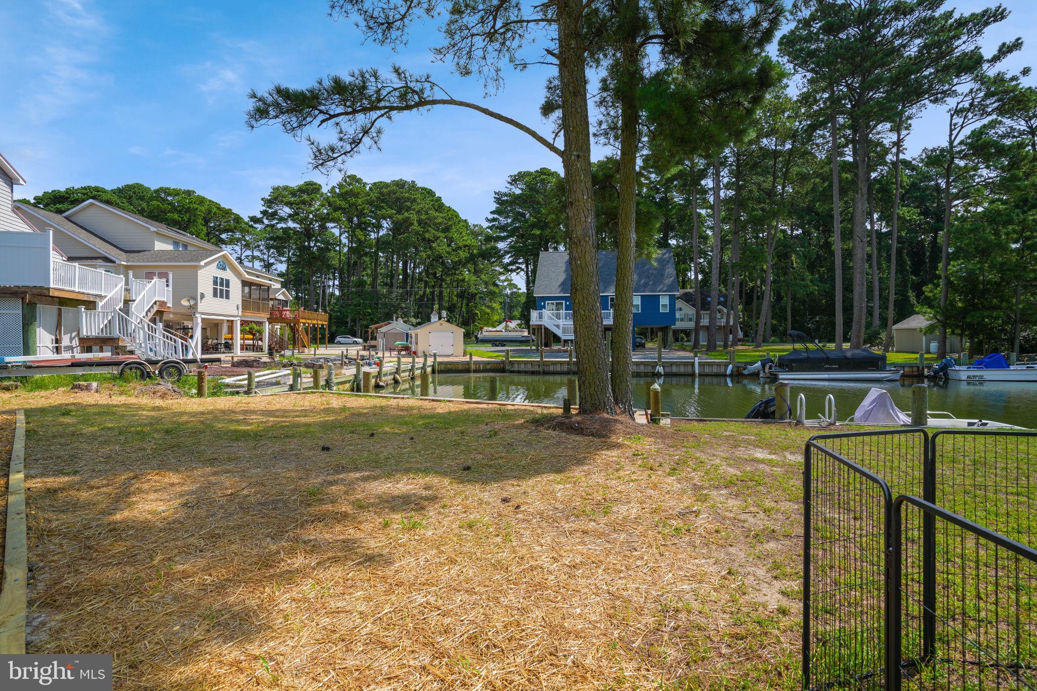 CAPTAIN'S COVE - Residential