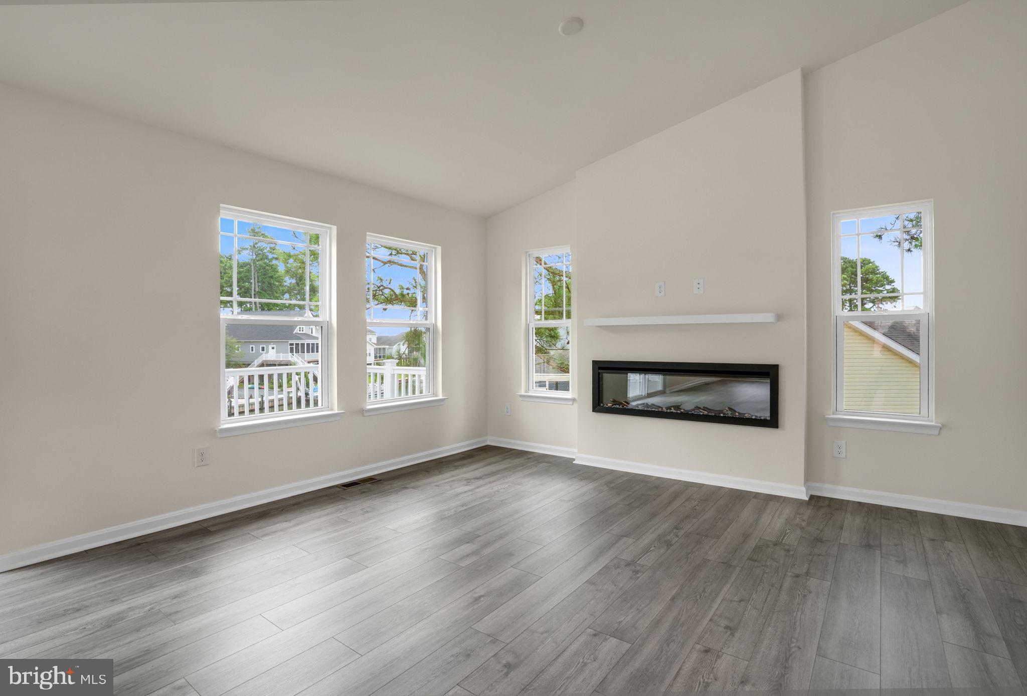 CAPTAIN'S COVE - Residential