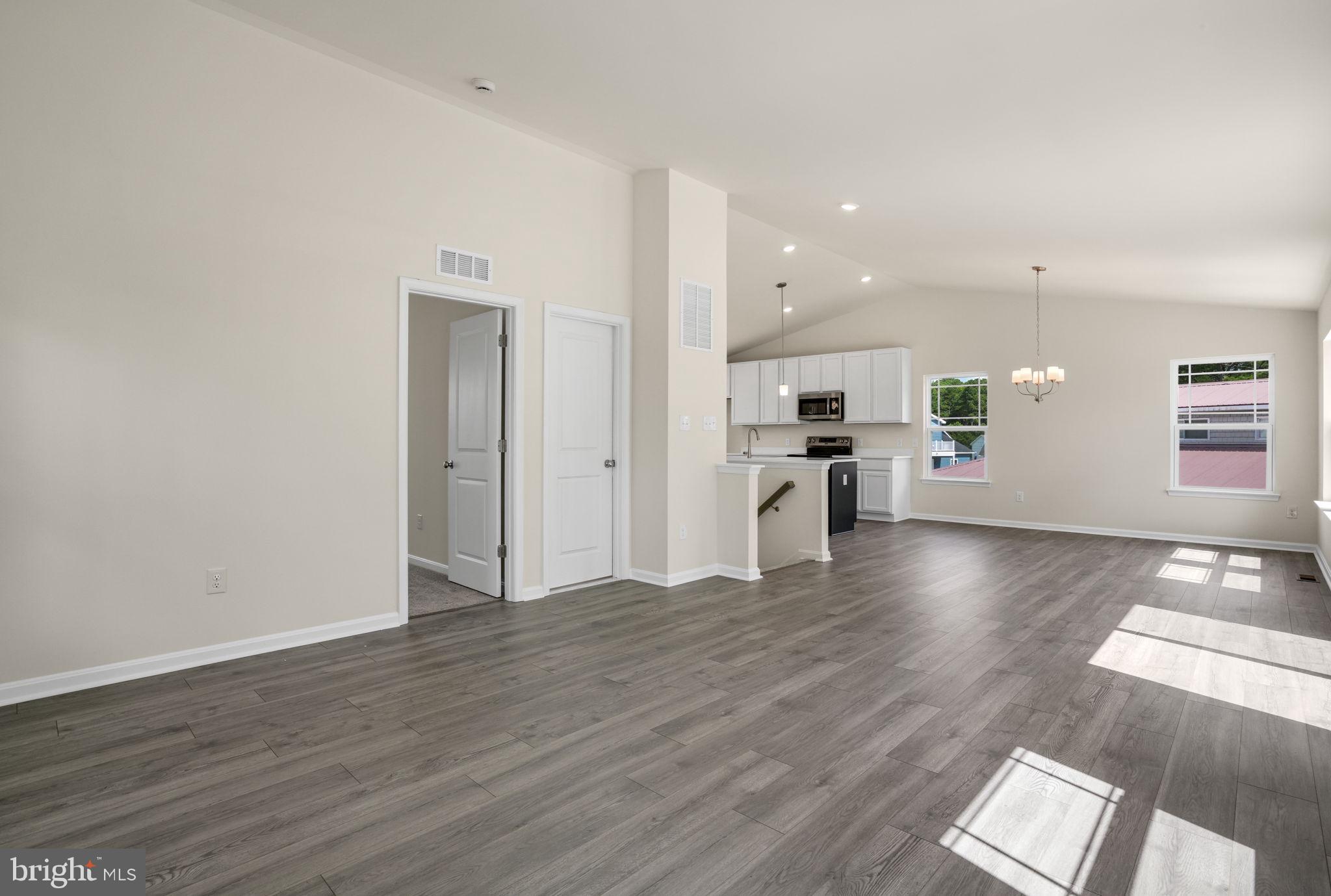 CAPTAIN'S COVE - Residential