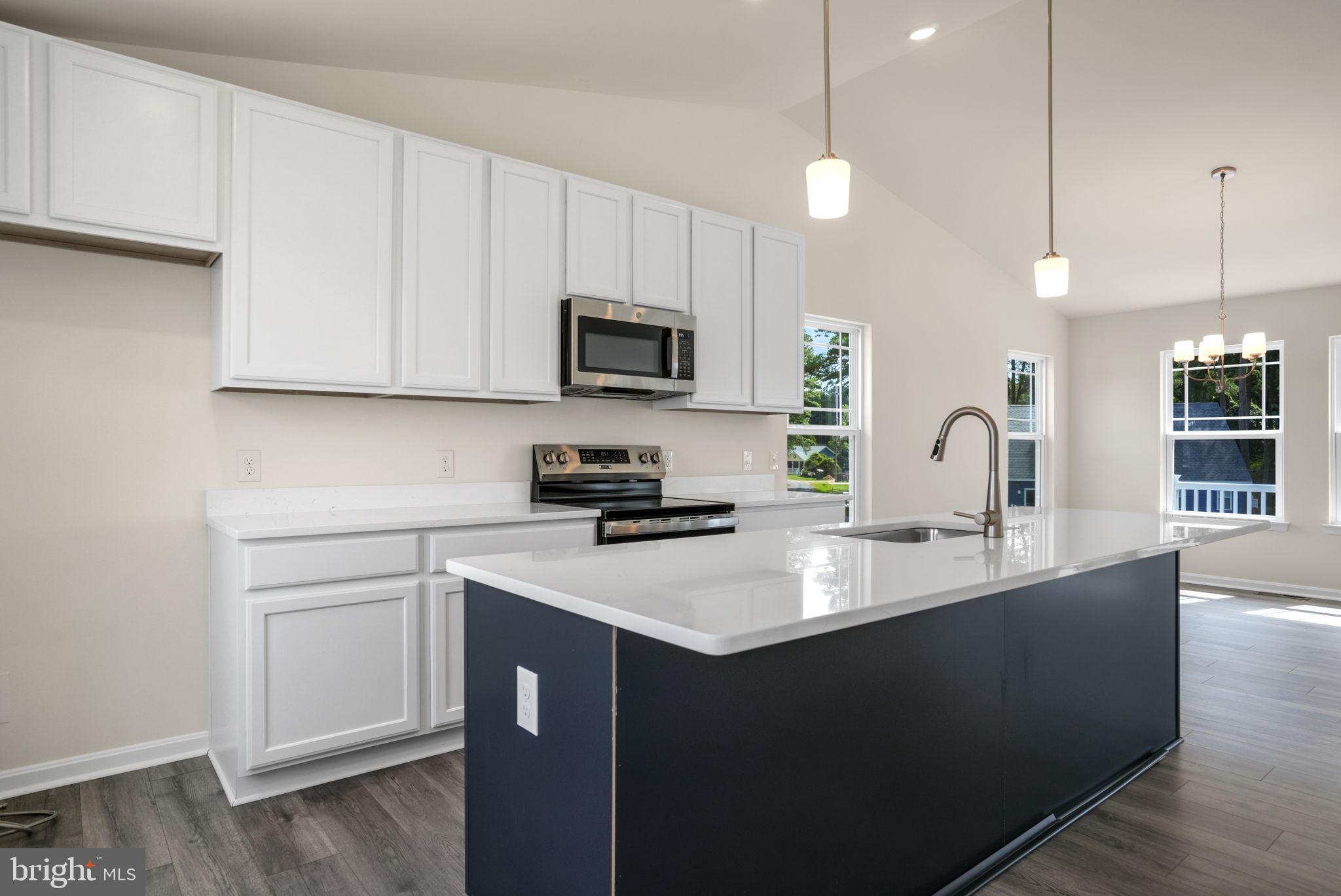 CAPTAIN'S COVE - Residential