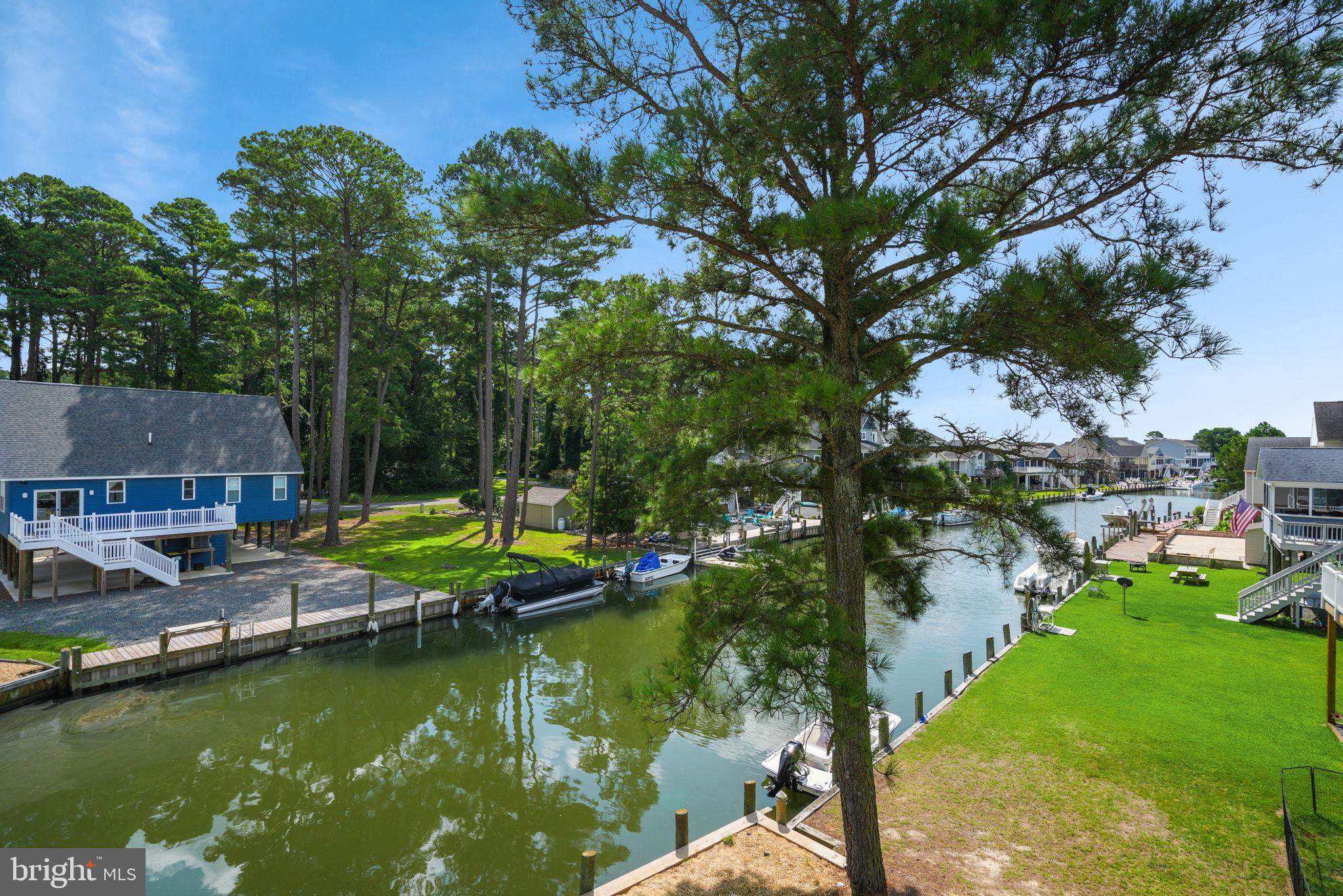 CAPTAIN'S COVE - Residential