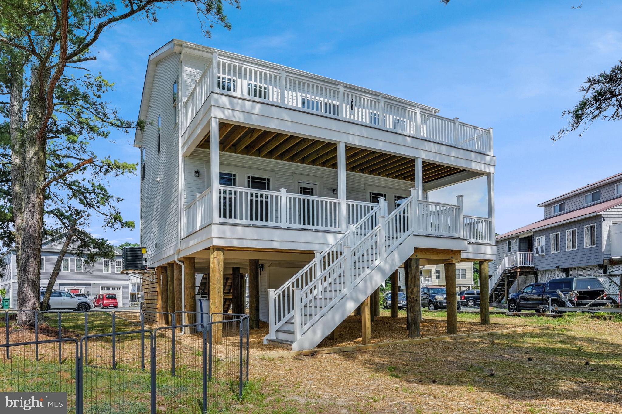 CAPTAIN'S COVE - Residential