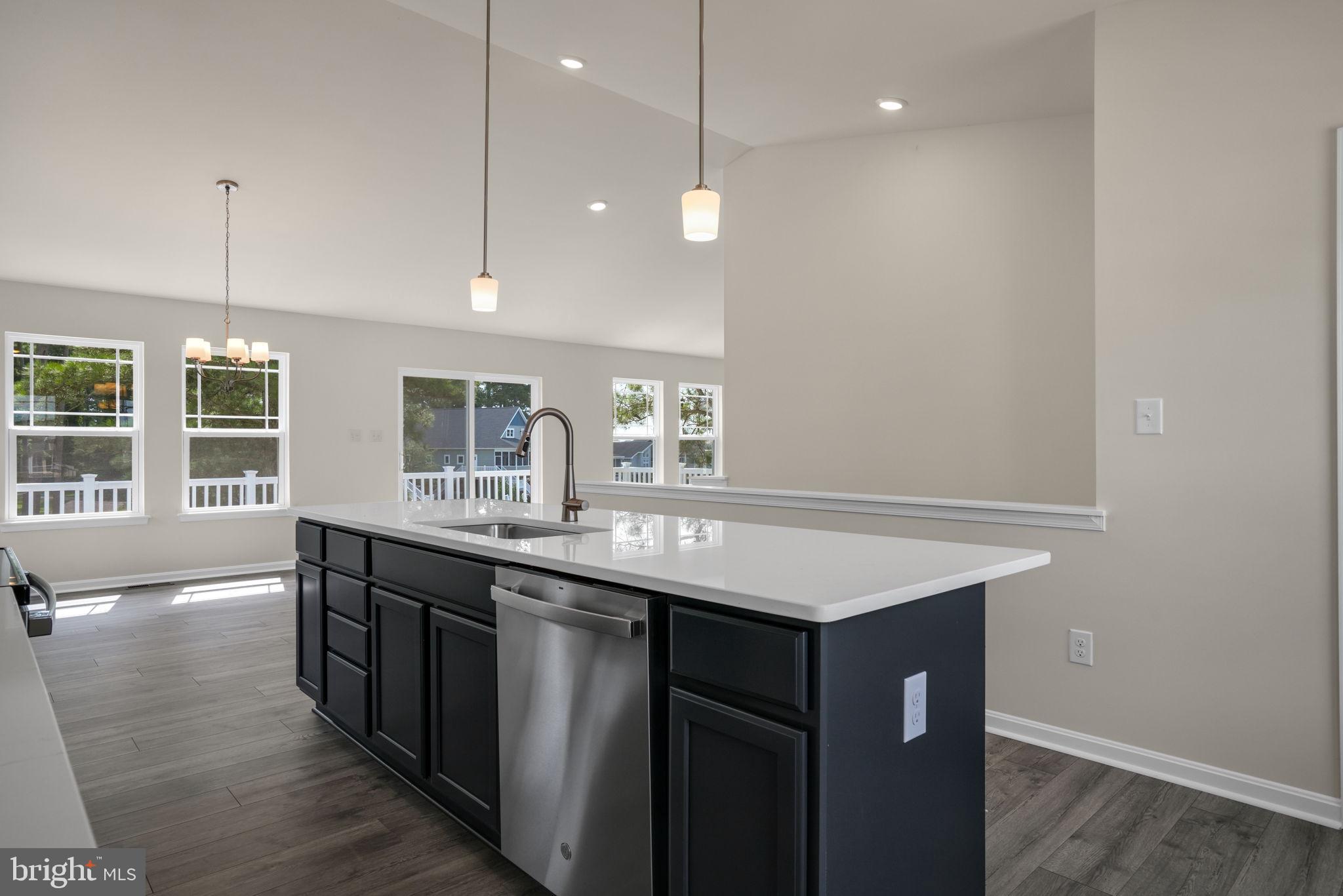 CAPTAIN'S COVE - Residential