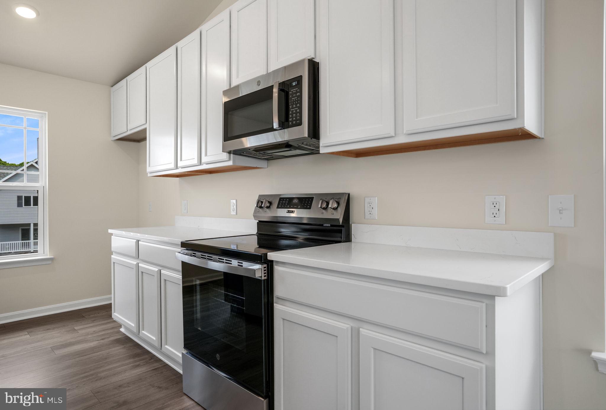CAPTAIN'S COVE - Residential