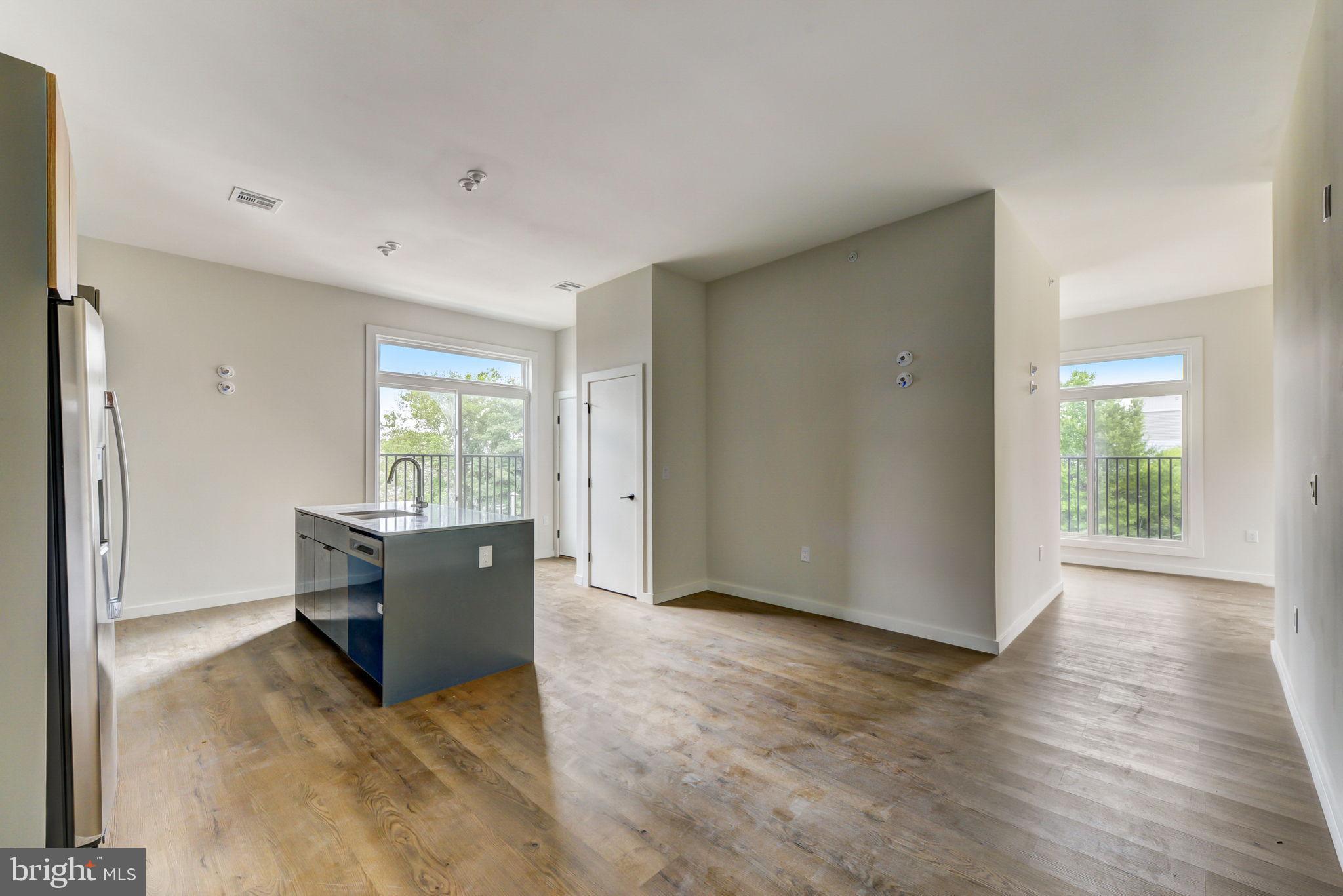 UNIVERSITY CITY - Commercial Sale