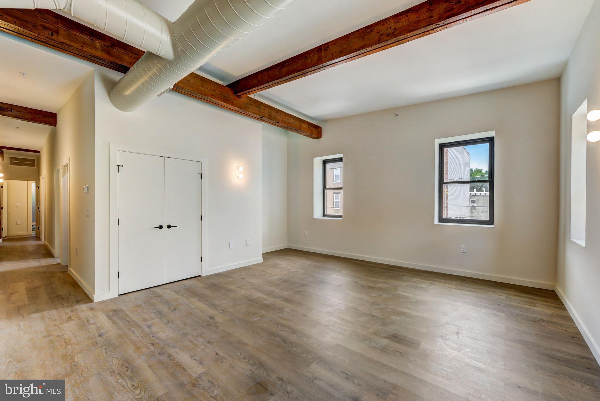 UNIVERSITY CITY - Commercial Sale