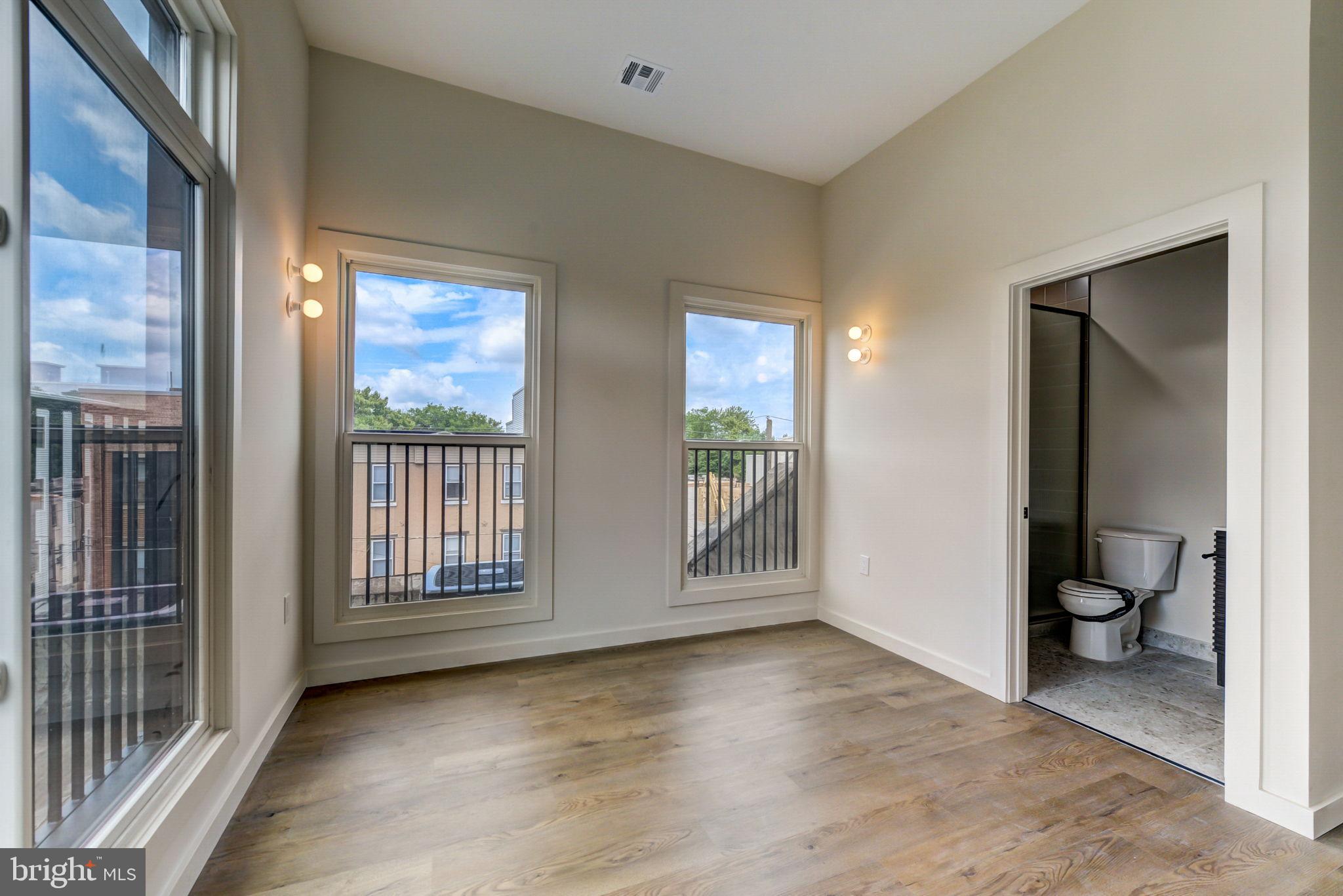 UNIVERSITY CITY - Commercial Sale