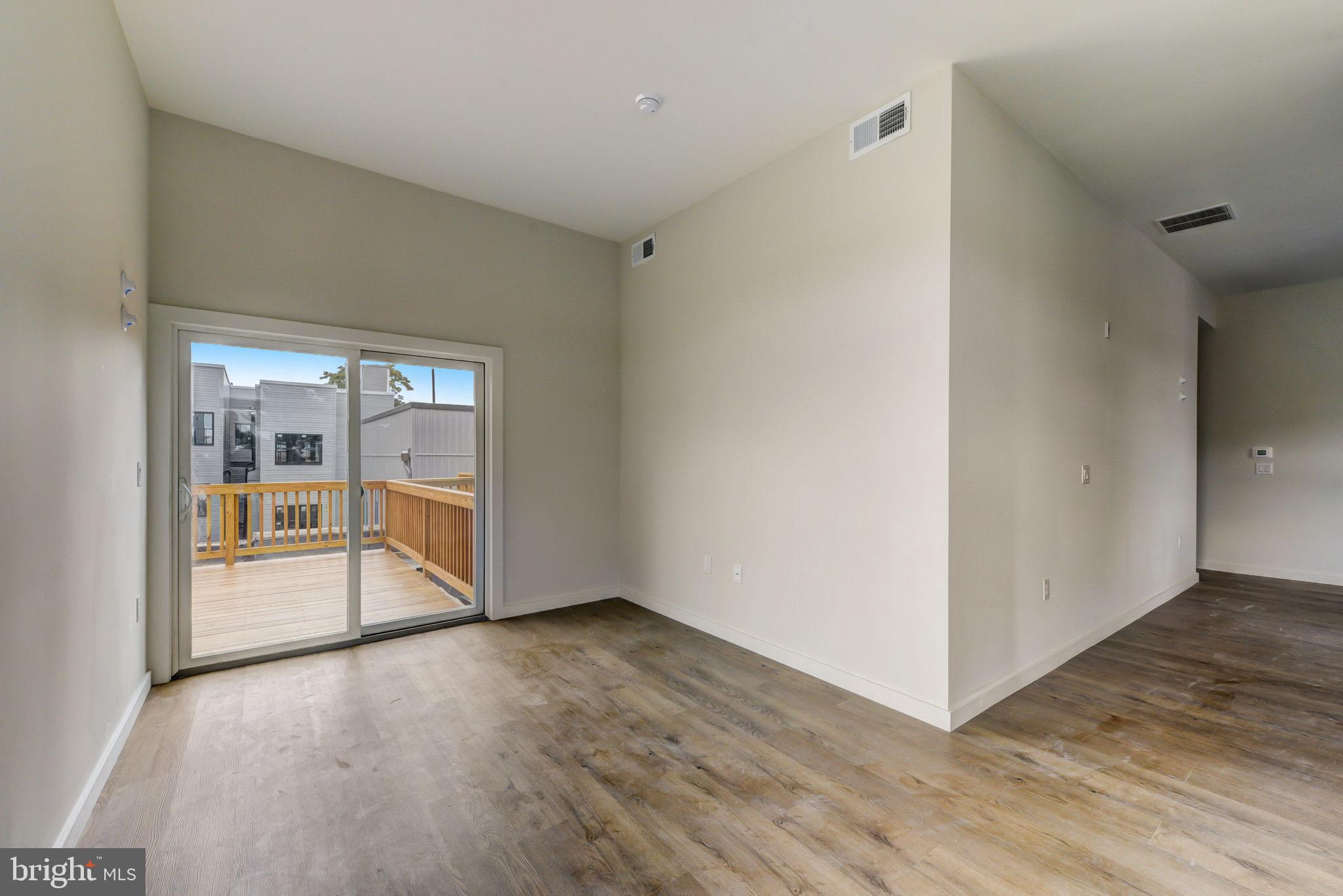 UNIVERSITY CITY - Commercial Sale