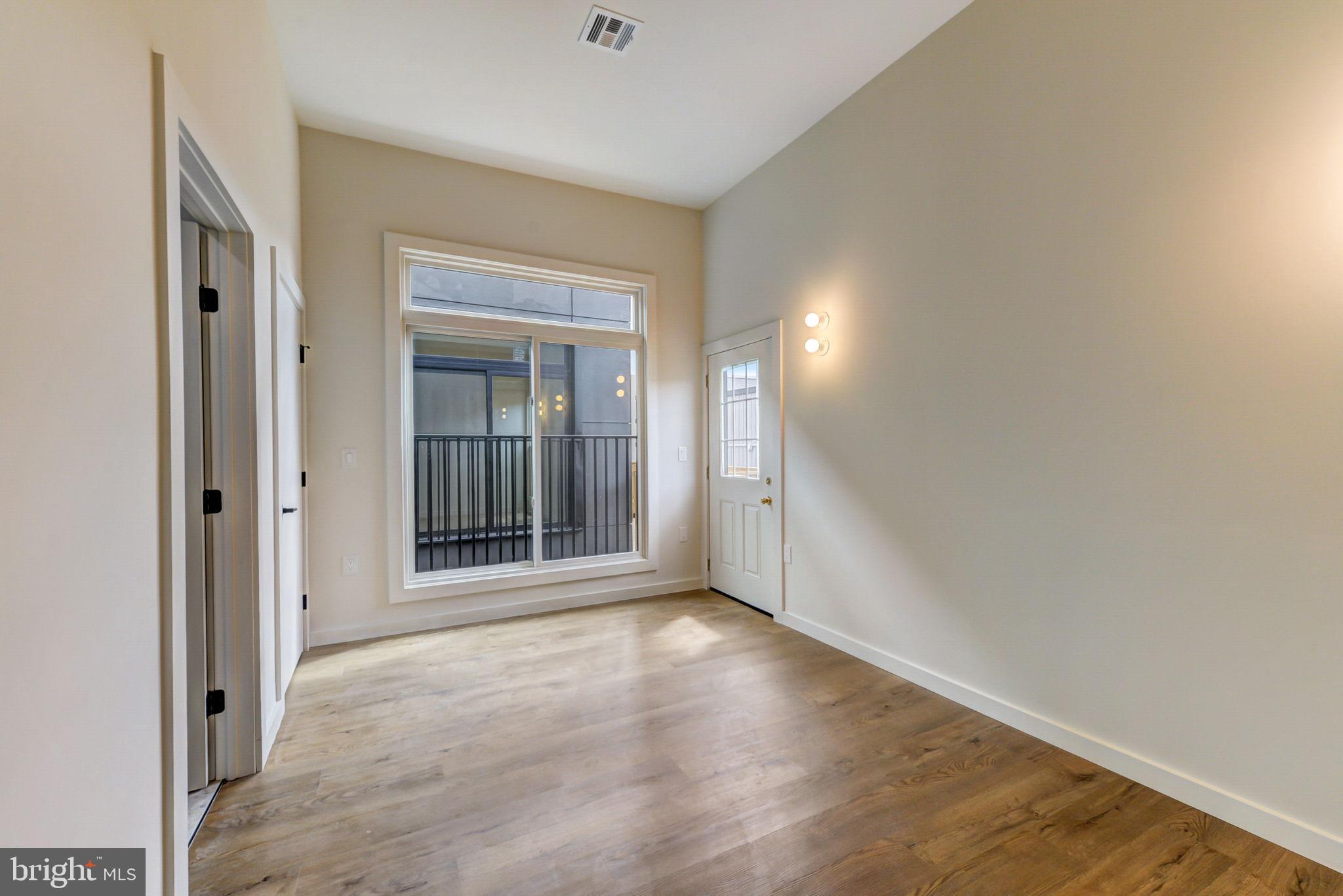 UNIVERSITY CITY - Commercial Sale