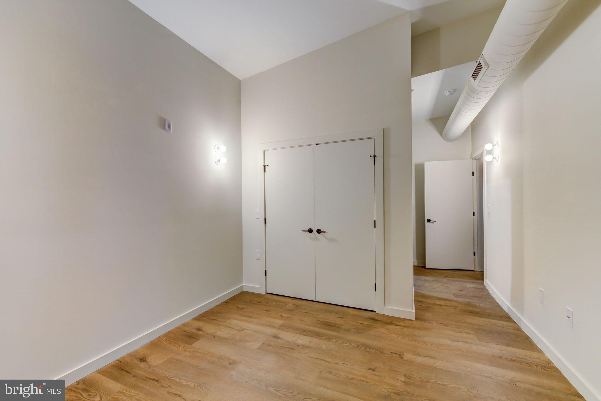 UNIVERSITY CITY - Commercial Sale