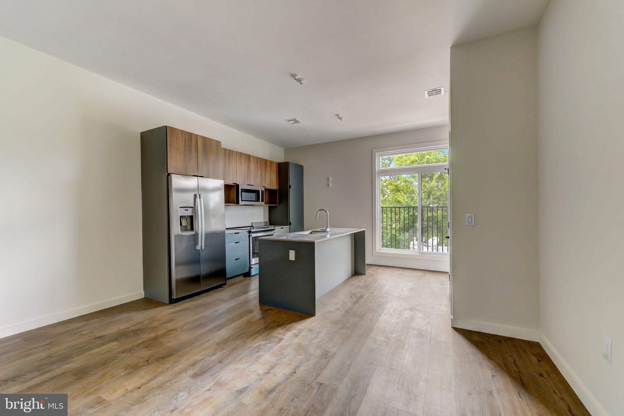 UNIVERSITY CITY - Commercial Sale