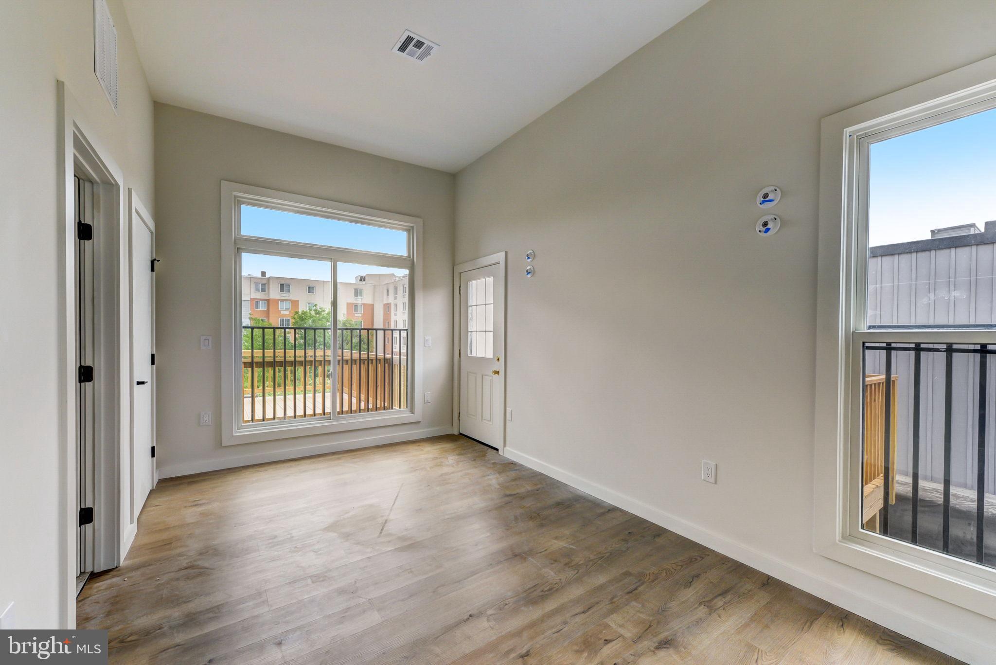 UNIVERSITY CITY - Commercial Sale