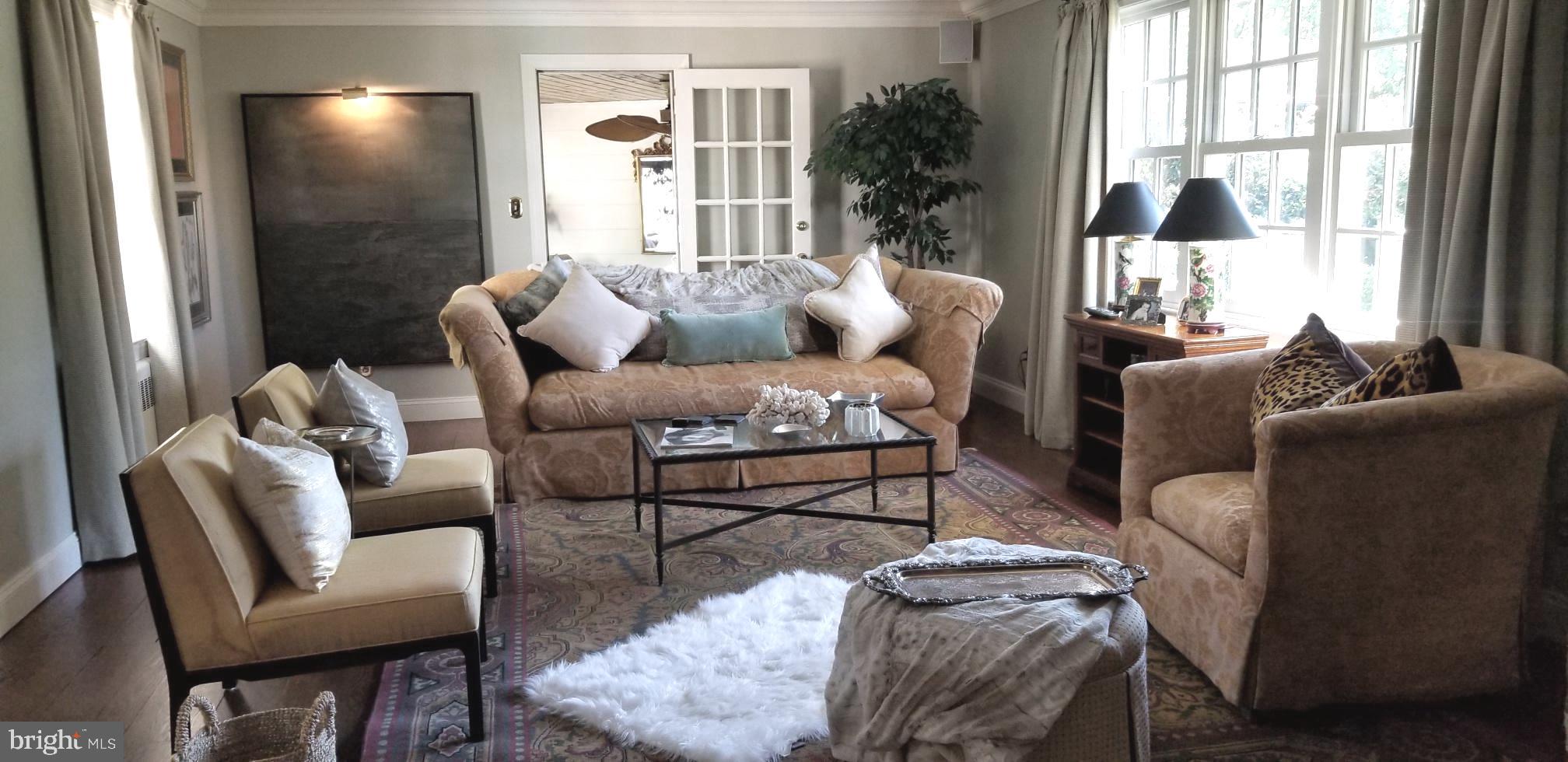 COUNTRY CLUB HILLS - Residential