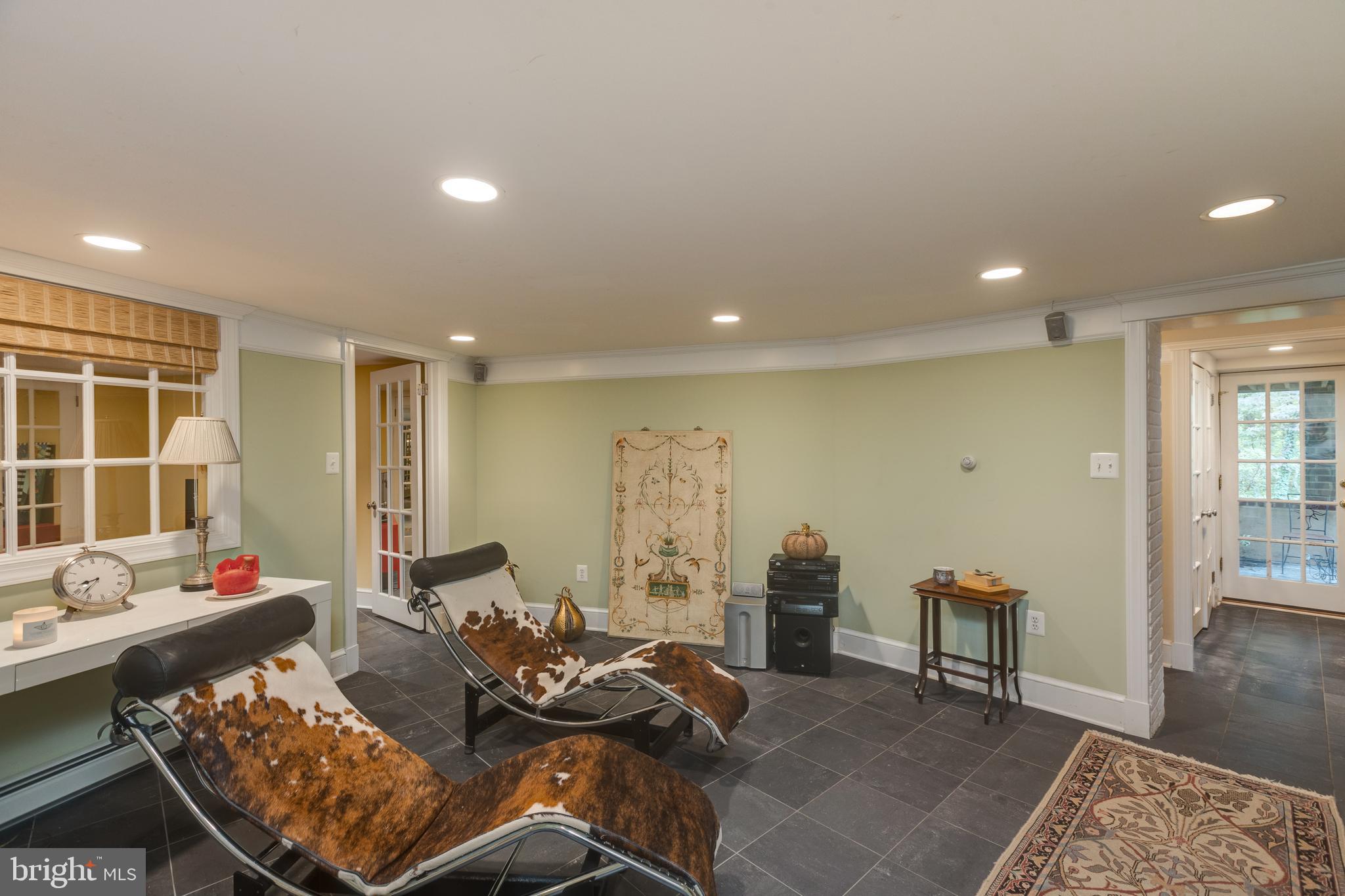 COUNTRY CLUB HILLS - Residential