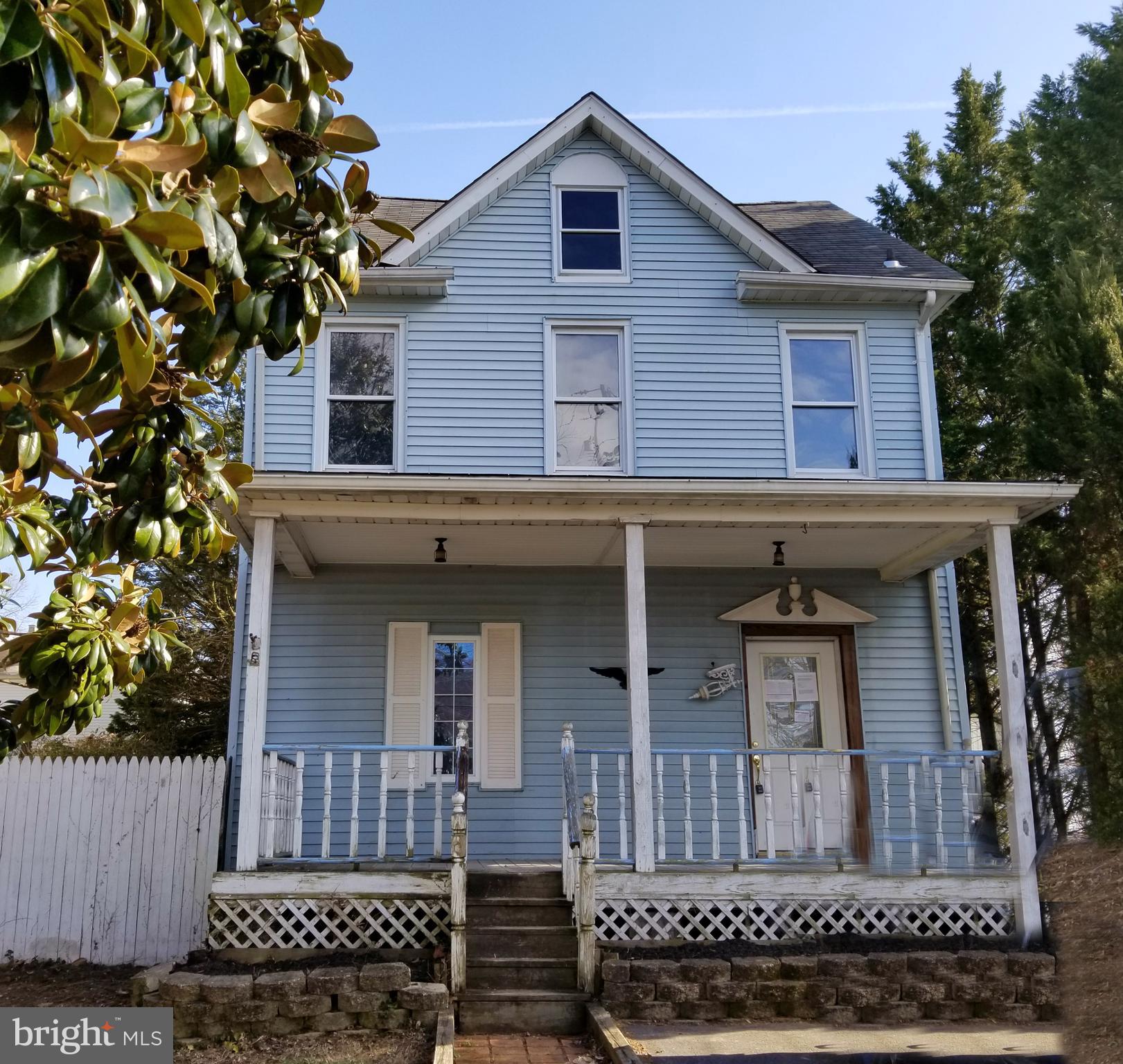 A wonderful opportunity to own or invest in this large detached family home in Wynnewood Community. Enjoy spacious room sizes, wood floors, breakfast bar in dining area, nice sized kitchen, and sun room at rear with large windows that leads to in-ground pool. The detached garage and large driveway makes this home complete.
