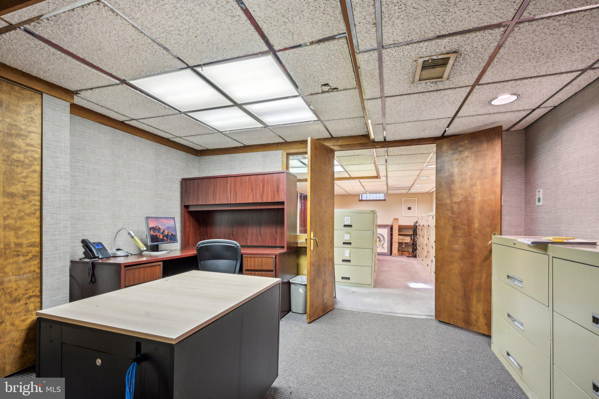 RITTENHOUSE SQUARE - Commercial Sale