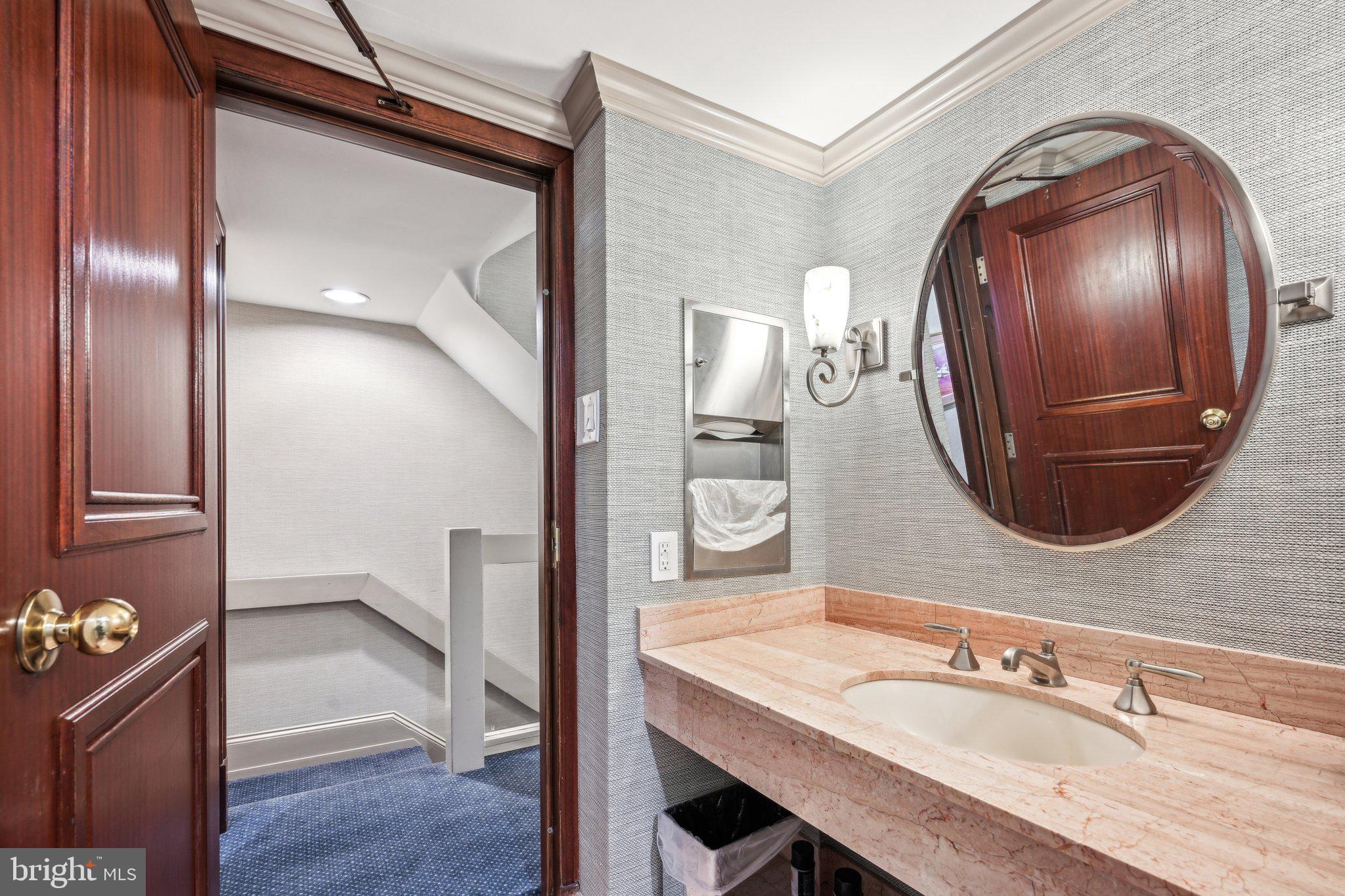 RITTENHOUSE SQUARE - Commercial Sale