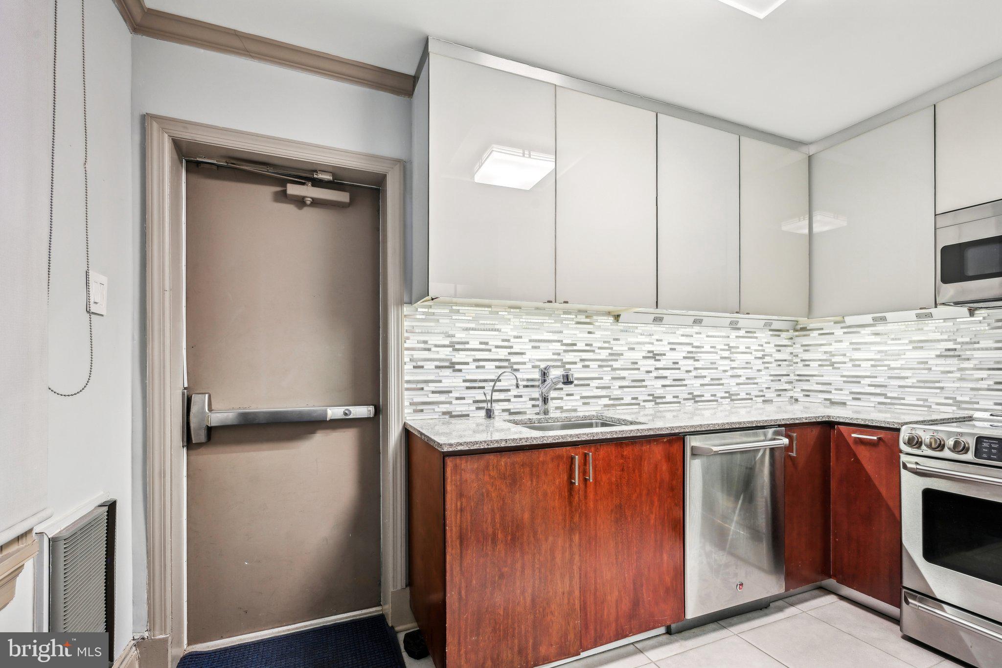 RITTENHOUSE SQUARE - Commercial Sale