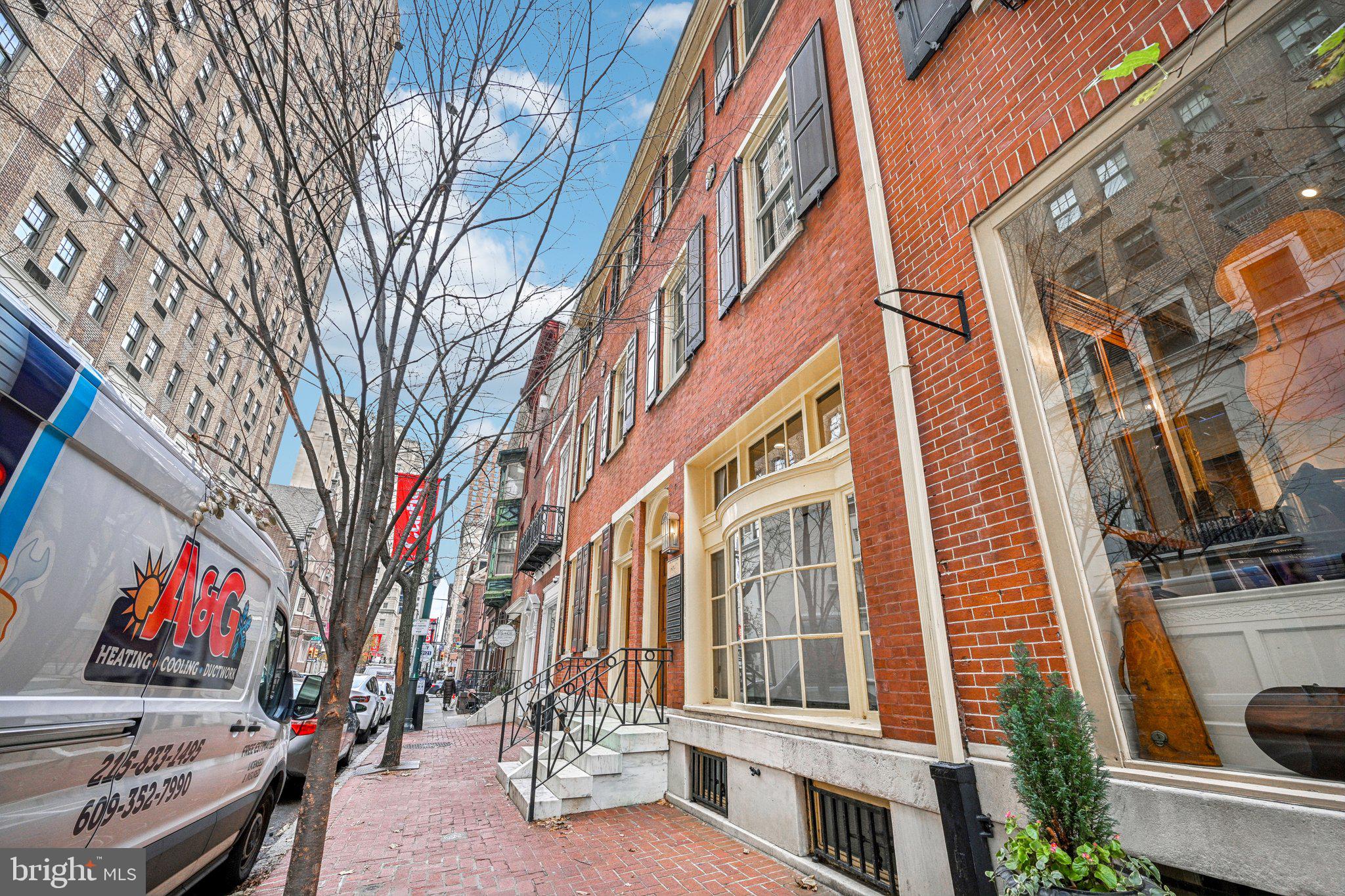 RITTENHOUSE SQUARE - Commercial Sale