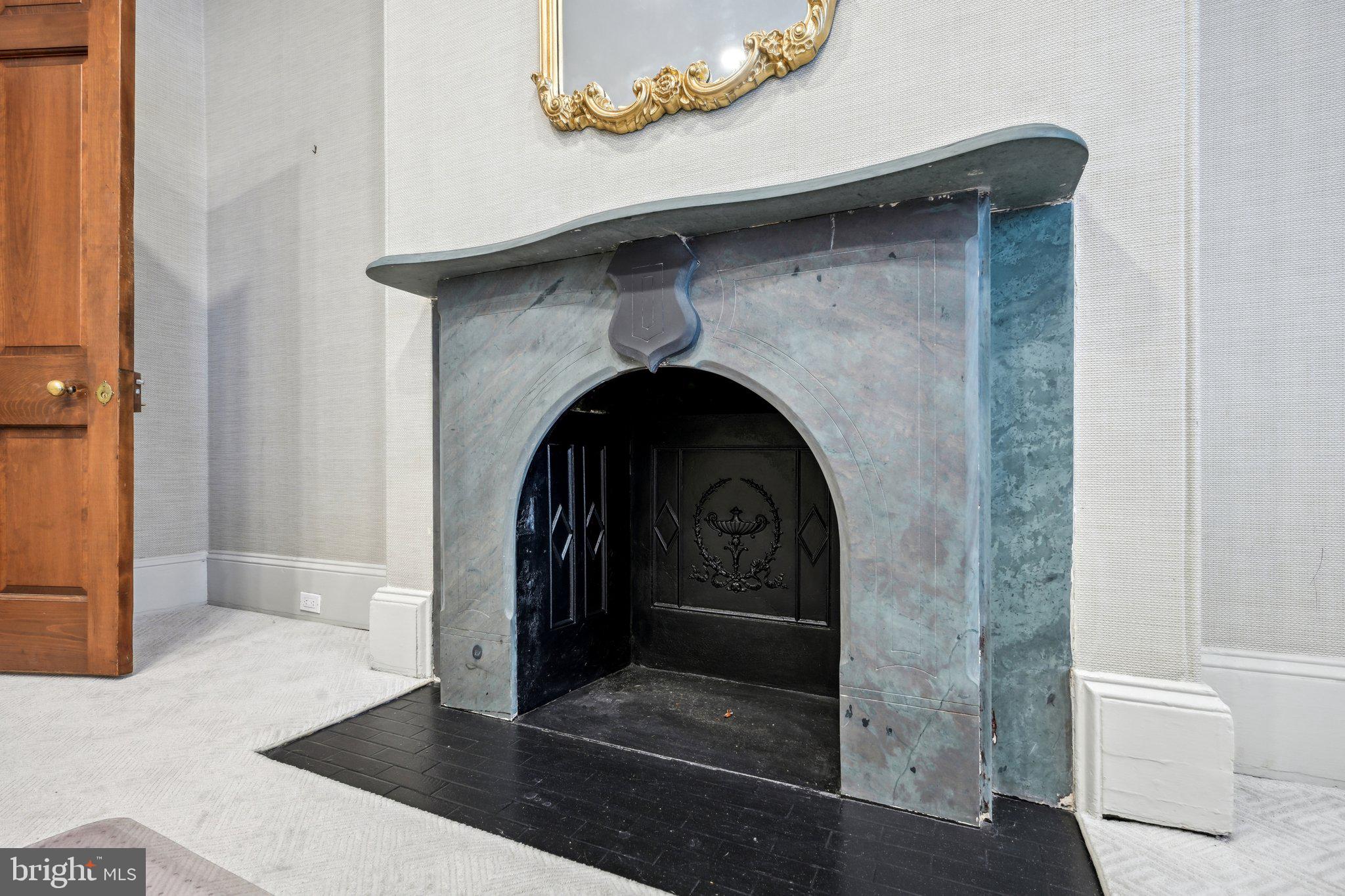 RITTENHOUSE SQUARE - Commercial Sale