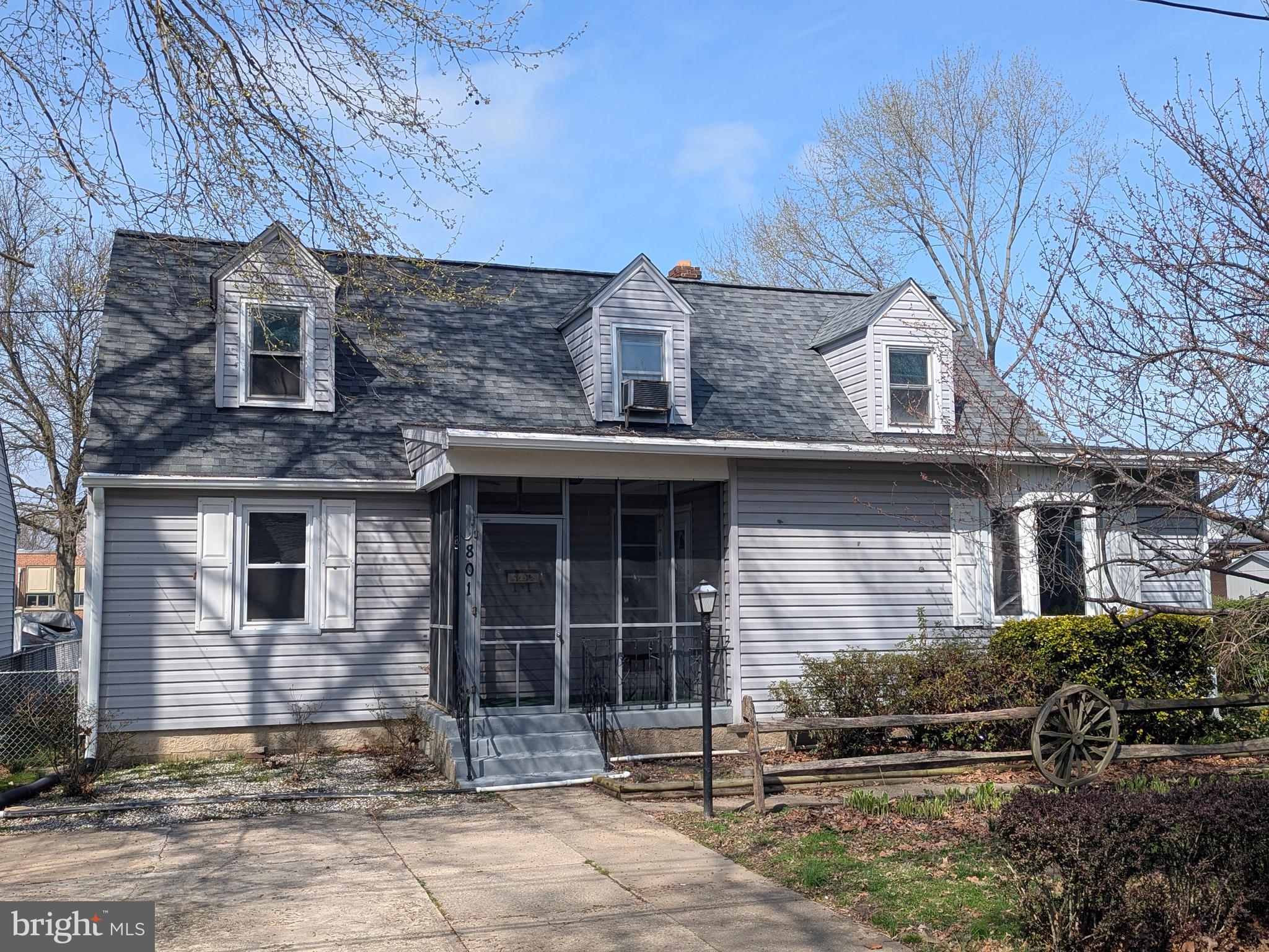 Lovely Cape Cod in Historic Havre de Grace.  3 Bedroom, 2 Bath, freshly painted, screened in front porch with access to back of property from lane.  Workshop with screened in recreation area.  Fenced backyard with a two car driveway in front.

Close to all downtown activities, festivals, shops, restaurants and the Havre de Grace Waterfront.