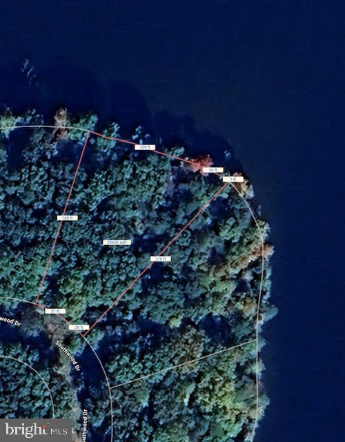 Membership lot located in the 240-acre gated Lake Holiday! Come bring your boat and lease a dock slip at the marina! Just 90 minutes from DC and 20 minutes from Winchester. Come relax and enjoy the many amenities that Lake Holiday has to offer: 2 beaches, fishing pier, clubhouse, fitness room, basketball/volleyball/tennis courts. Gas boats, water skiing and fishing allowed. Lake Holiday is a deep-water lake with varieties of fish and wildlife!