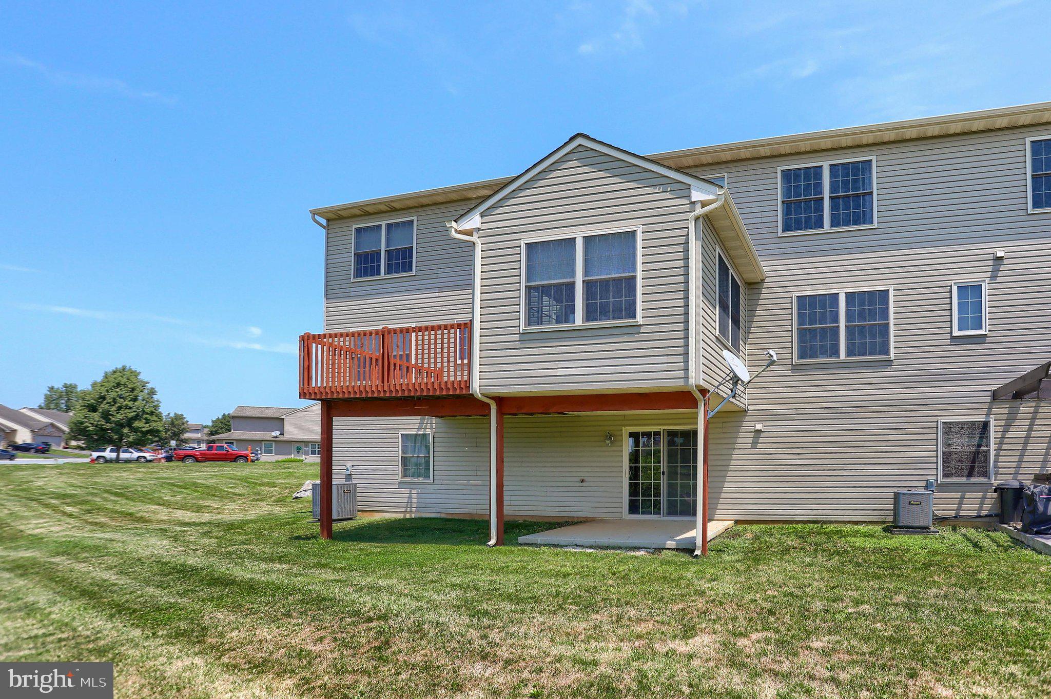 VILLAGE SQUARE COMMONS - Residential