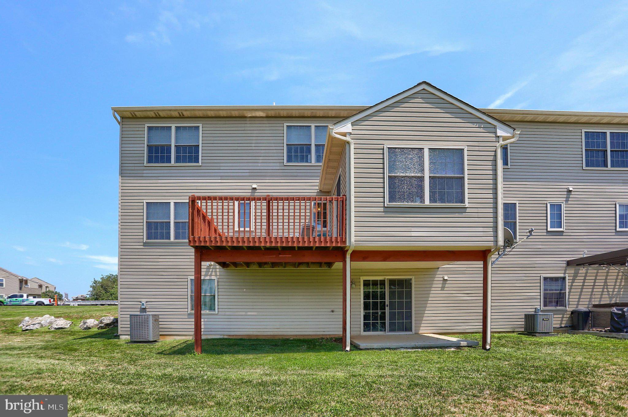 VILLAGE SQUARE COMMONS - Residential