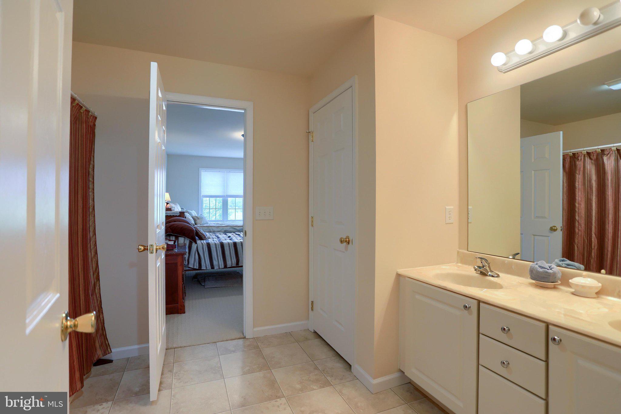 VILLAGE SQUARE COMMONS - Residential