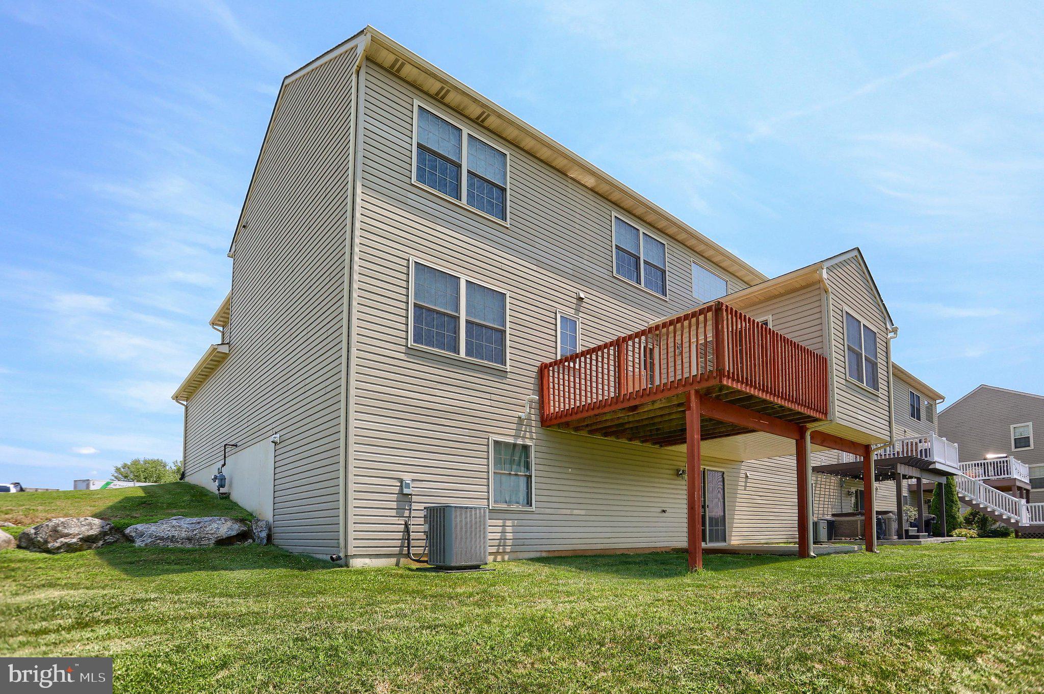 VILLAGE SQUARE COMMONS - Residential