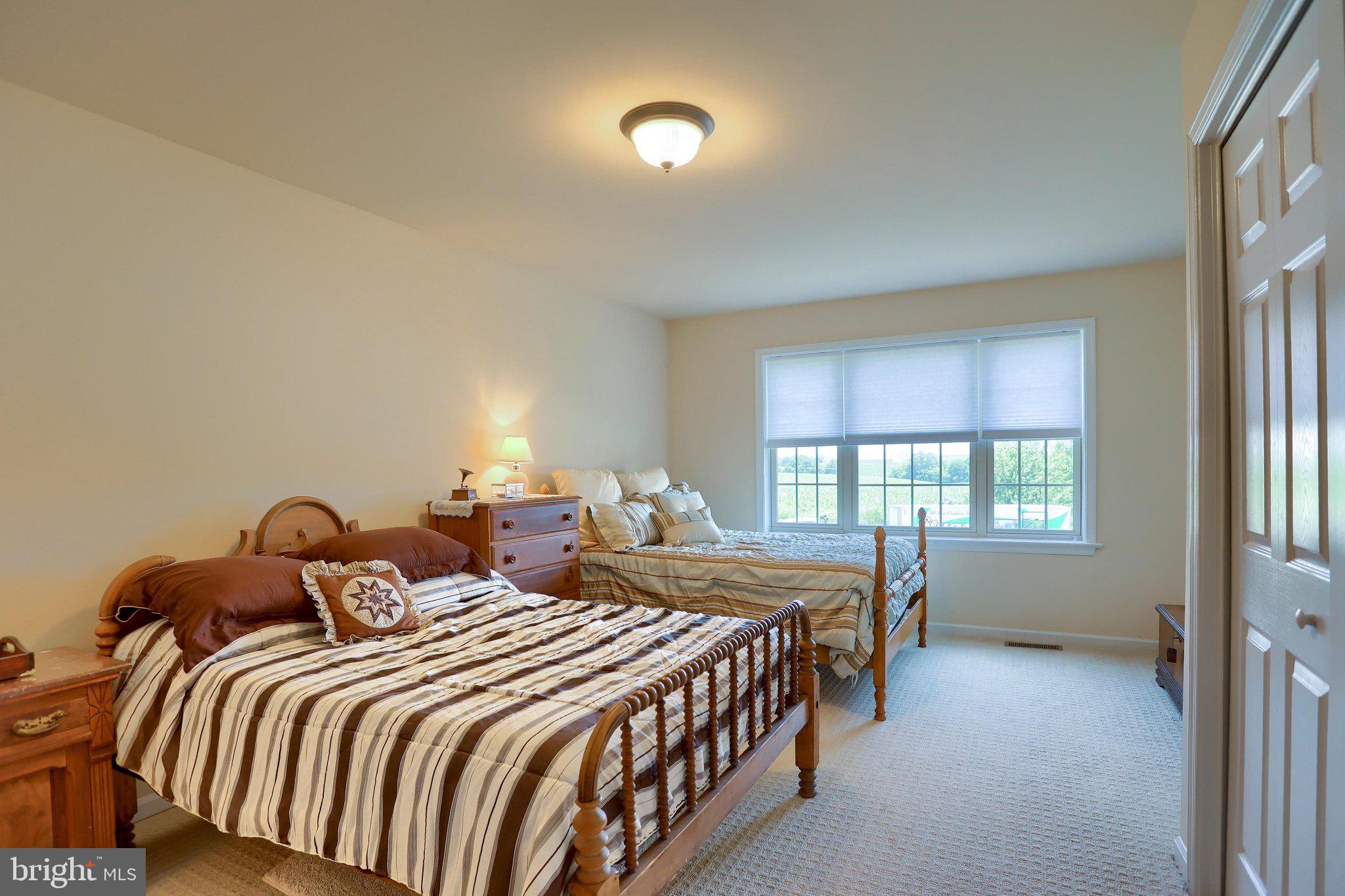 VILLAGE SQUARE COMMONS - Residential