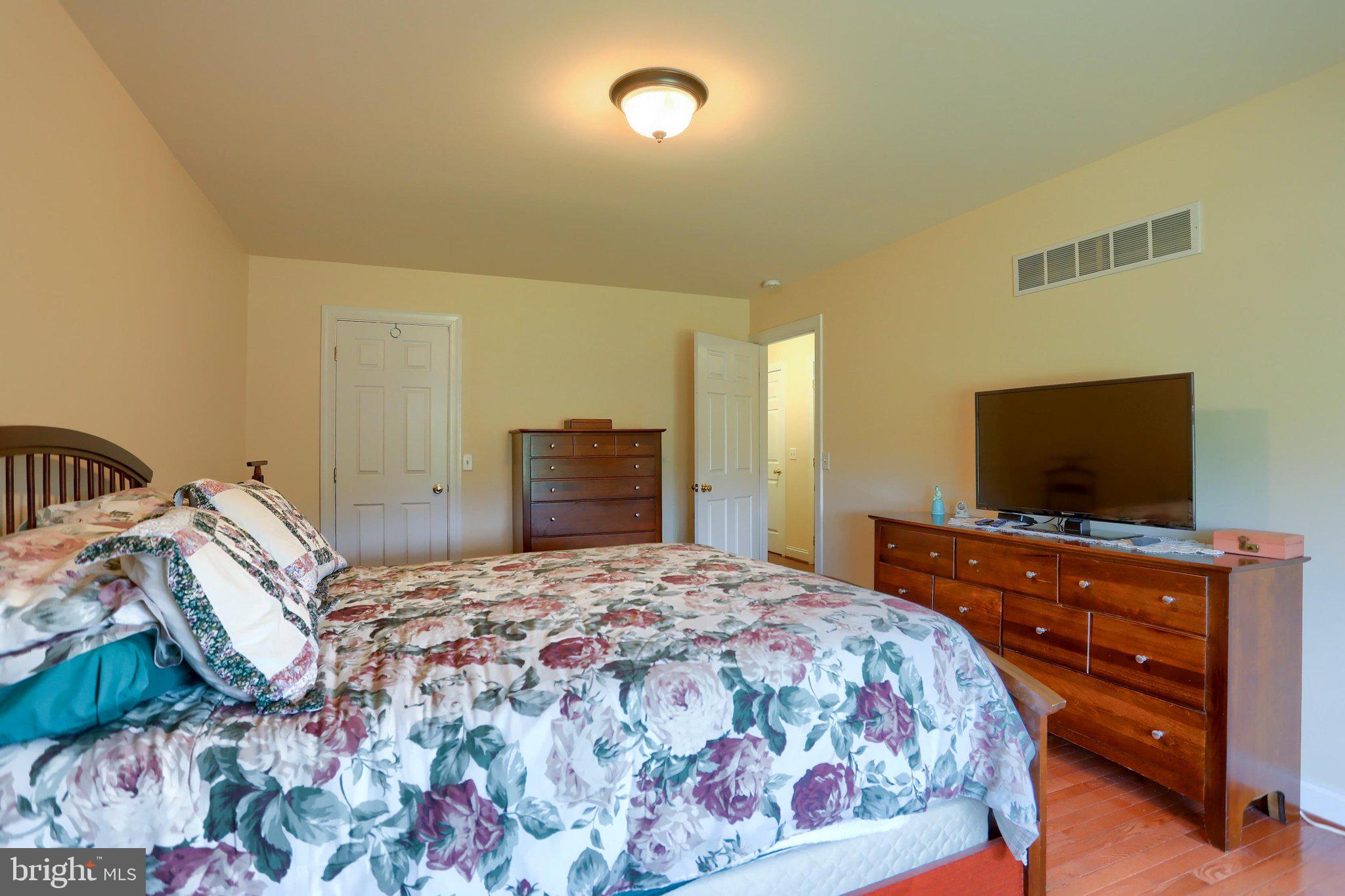 VILLAGE SQUARE COMMONS - Residential