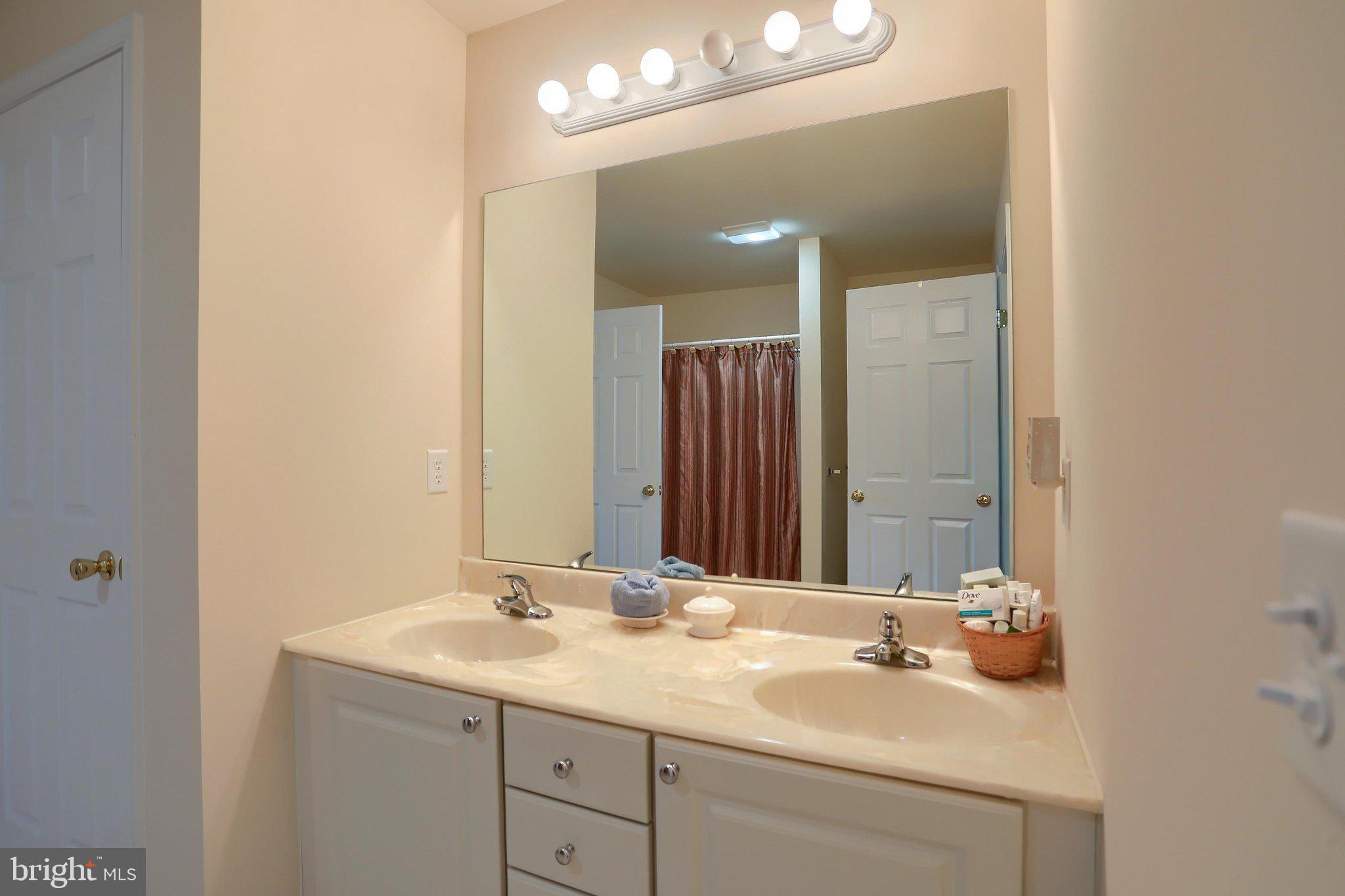VILLAGE SQUARE COMMONS - Residential