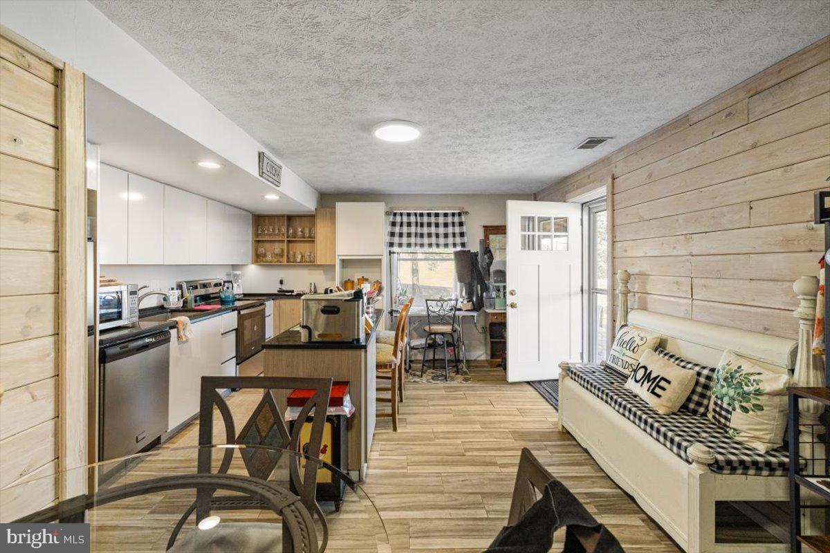 GLEN E RUSSELL - Residential