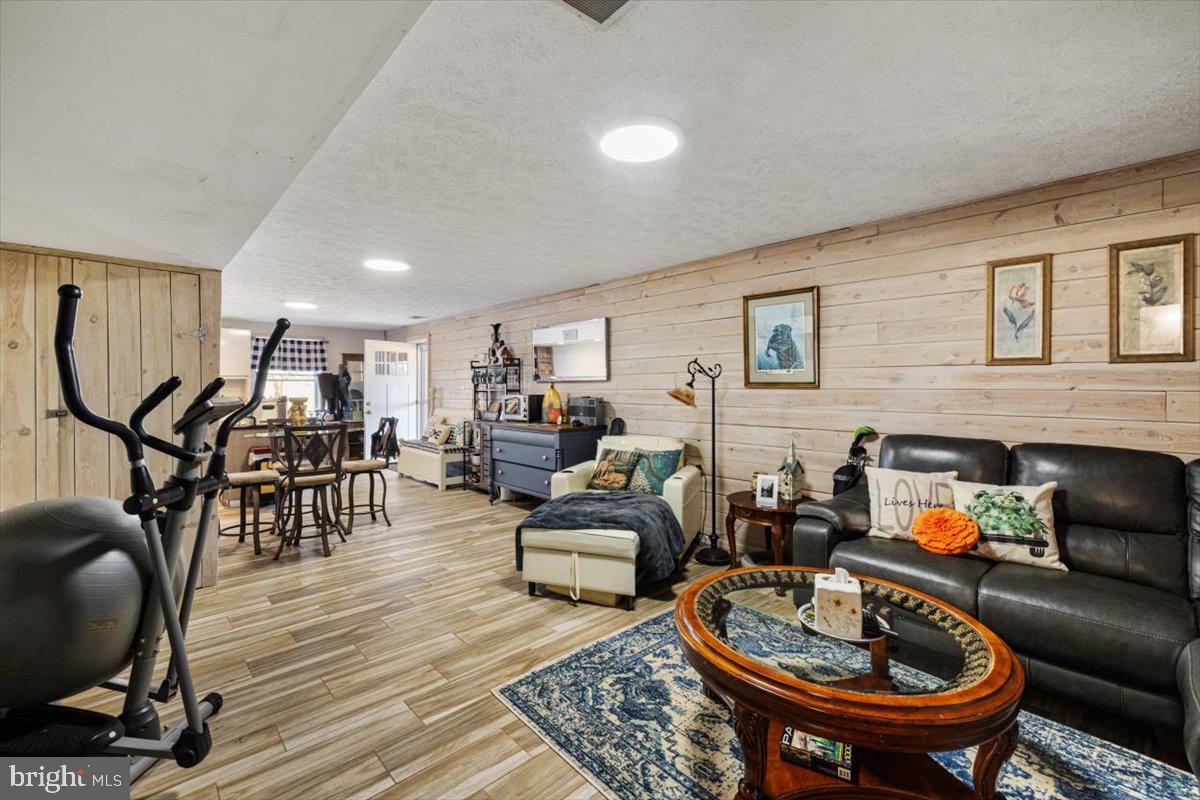 GLEN E RUSSELL - Residential
