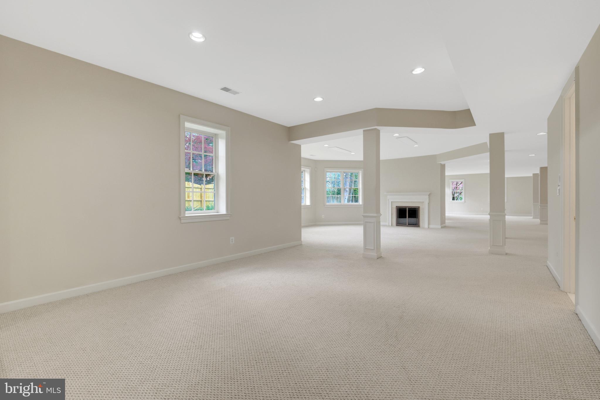 FOXHALL OF MCLEAN - Residential